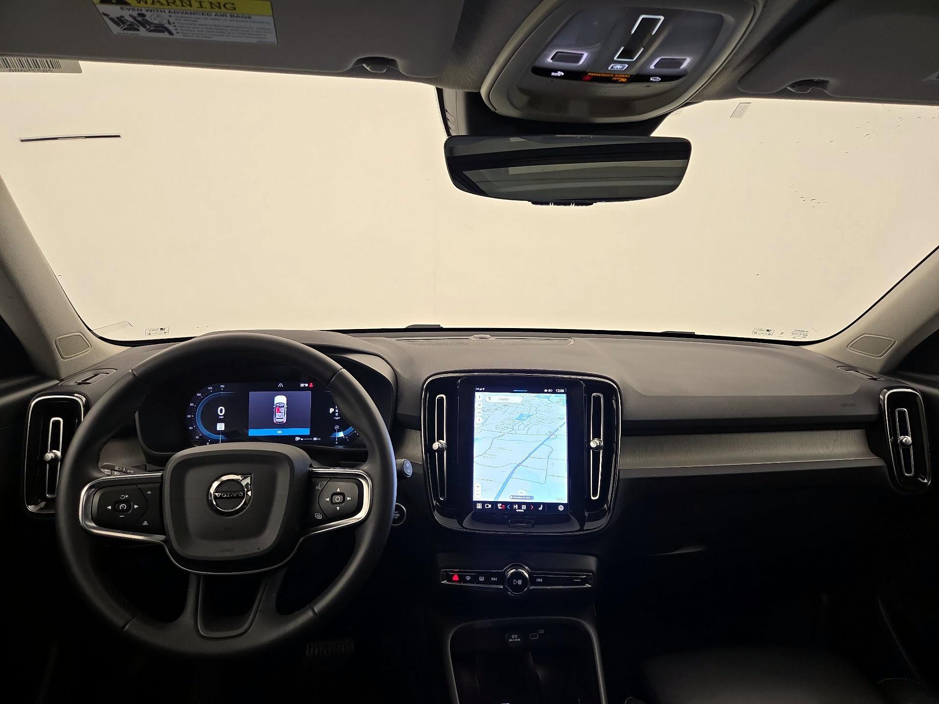 Thumbnail: 2023 Volvo XC40 - 9