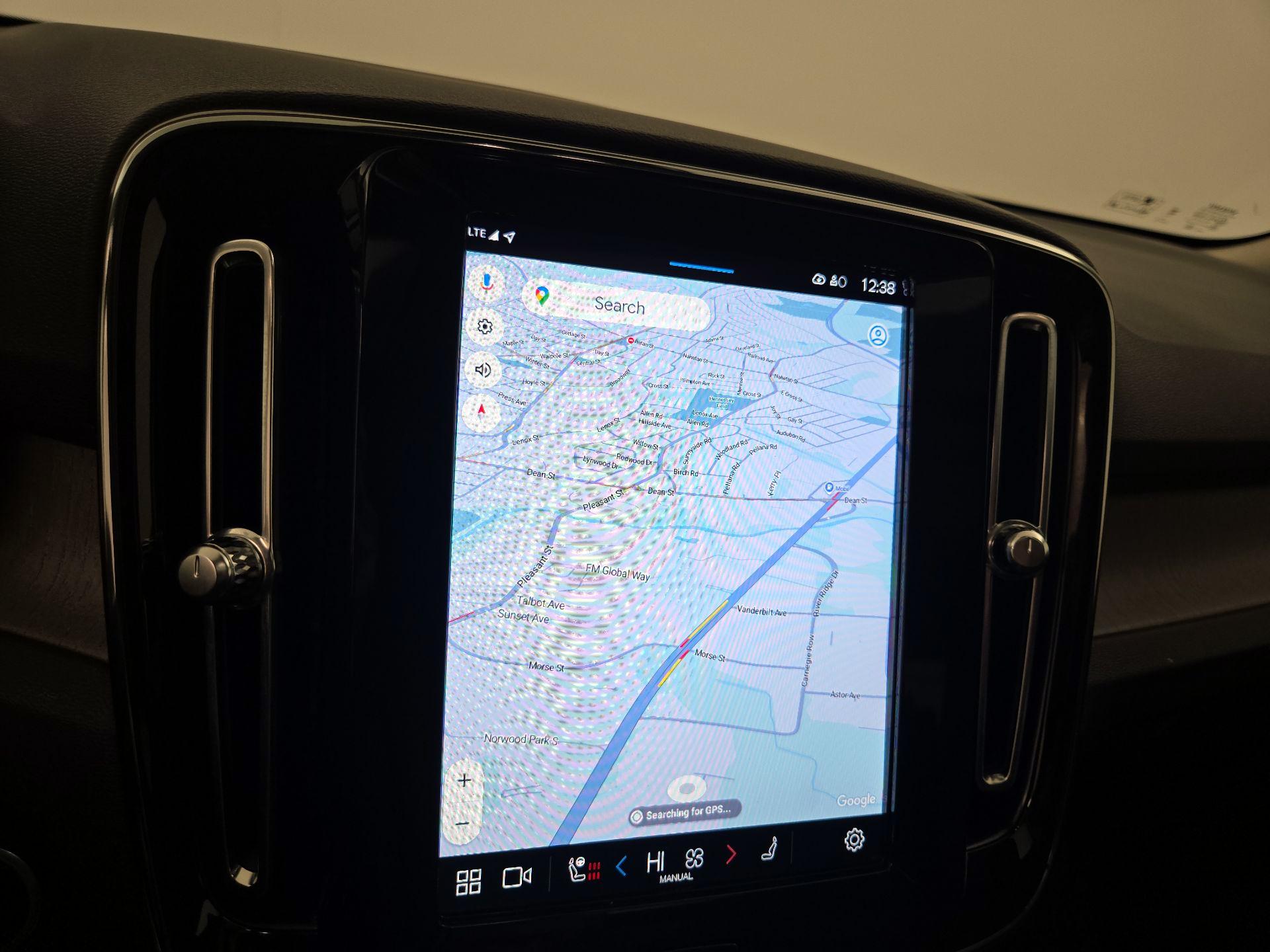 Thumbnail: 2023 Volvo XC40 - 14