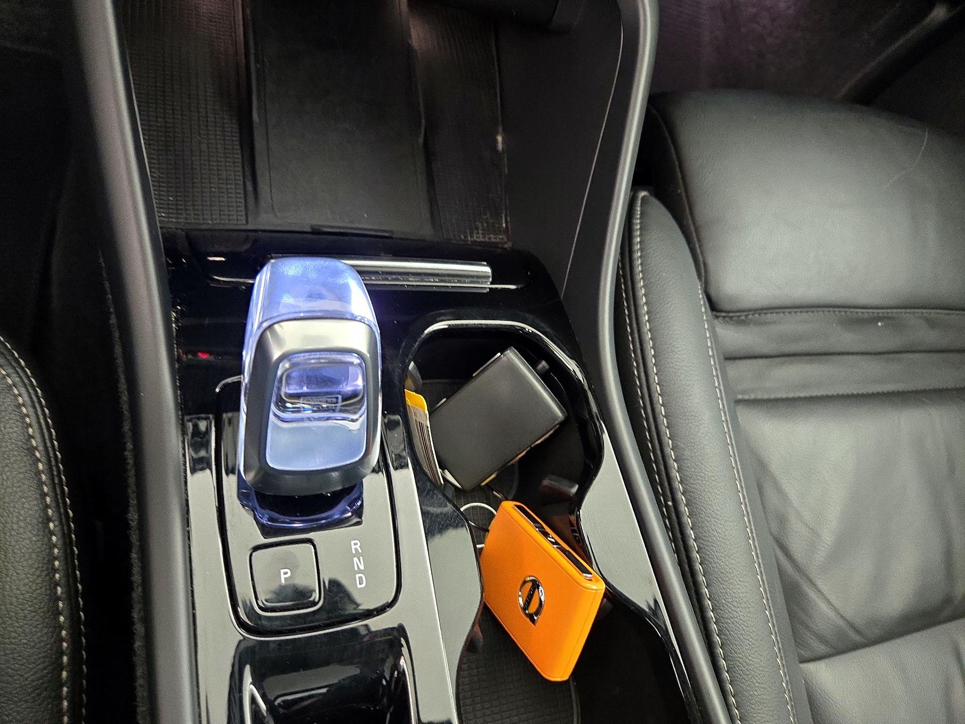 Thumbnail: 2023 Volvo XC40 - 18