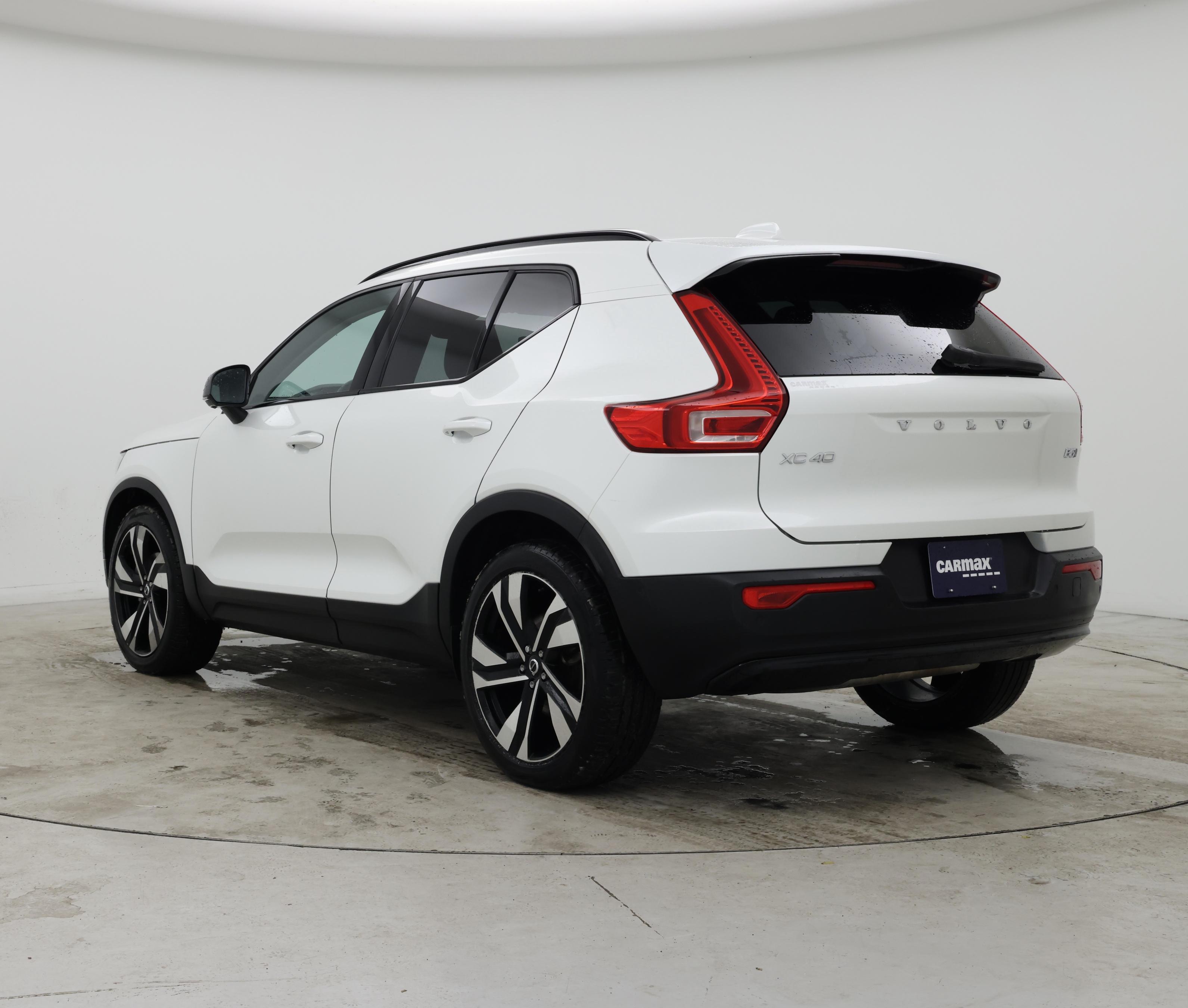 Thumbnail: 2023 Volvo XC40 - 2