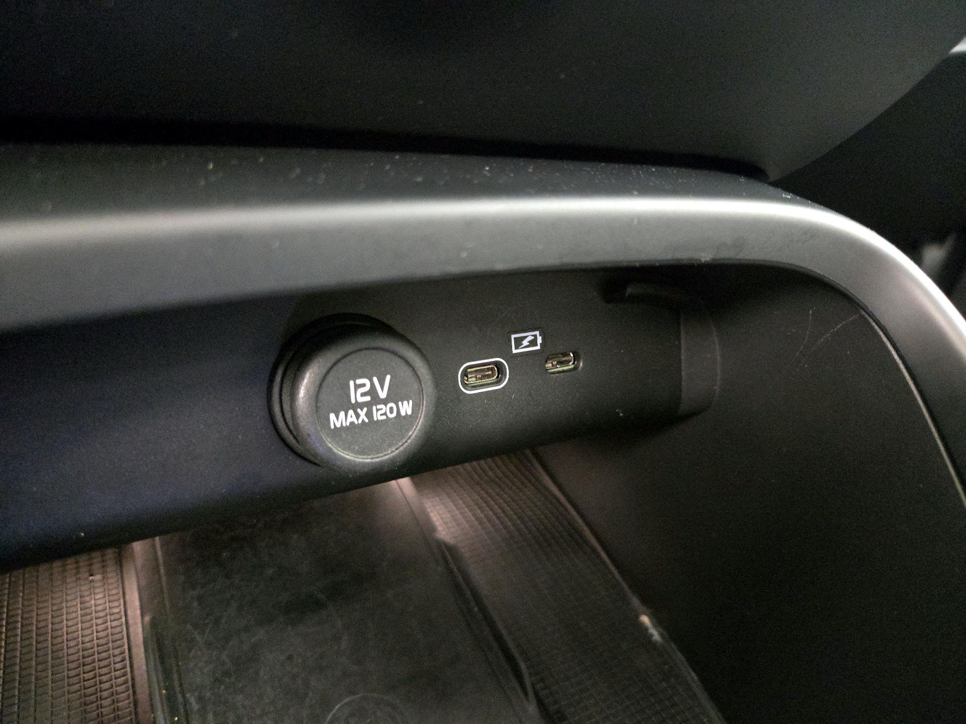 Thumbnail: 2023 Volvo XC40 - 19