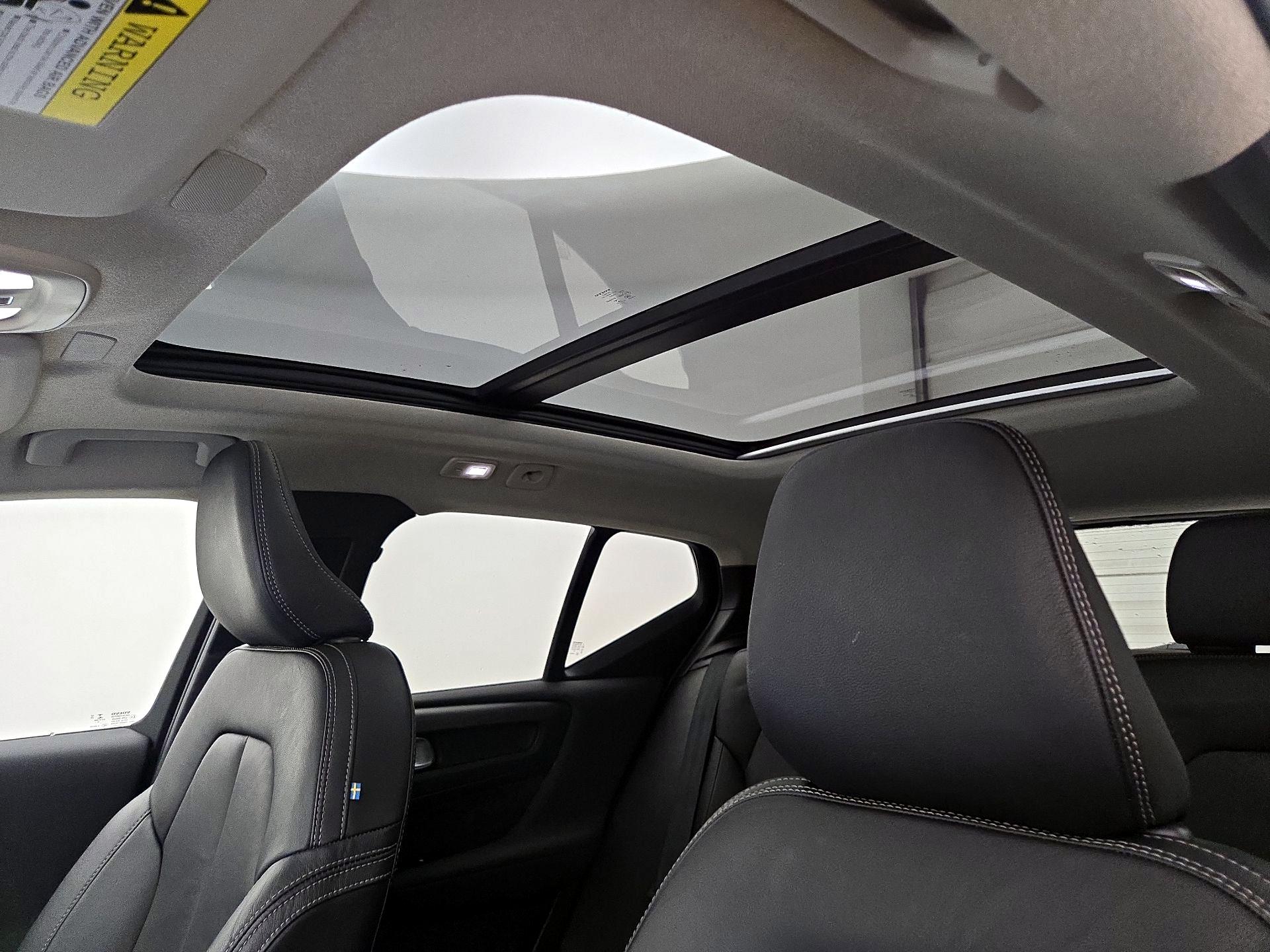 Thumbnail: 2023 Volvo XC40 - 20