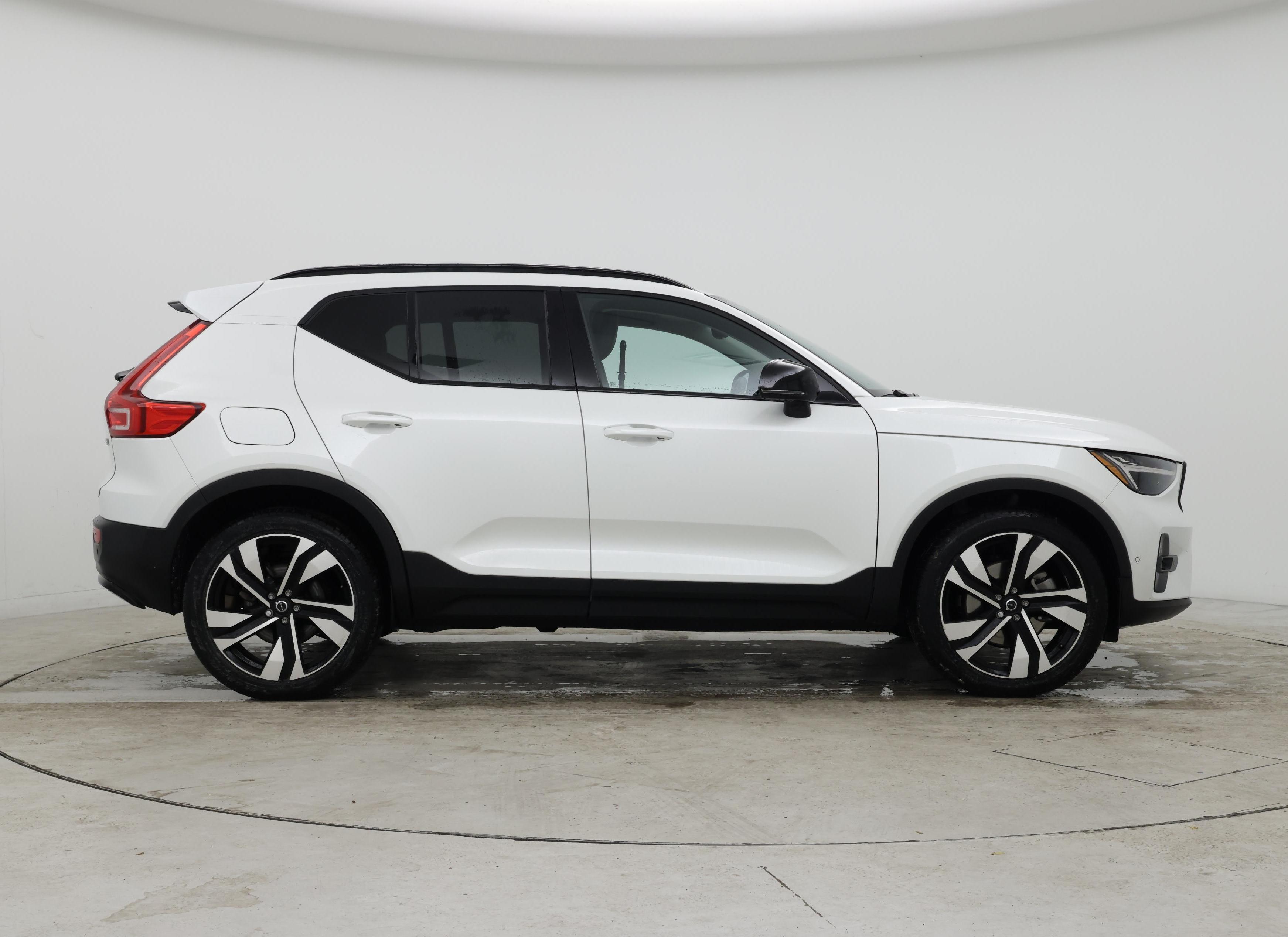 Thumbnail: 2023 Volvo XC40 - 7
