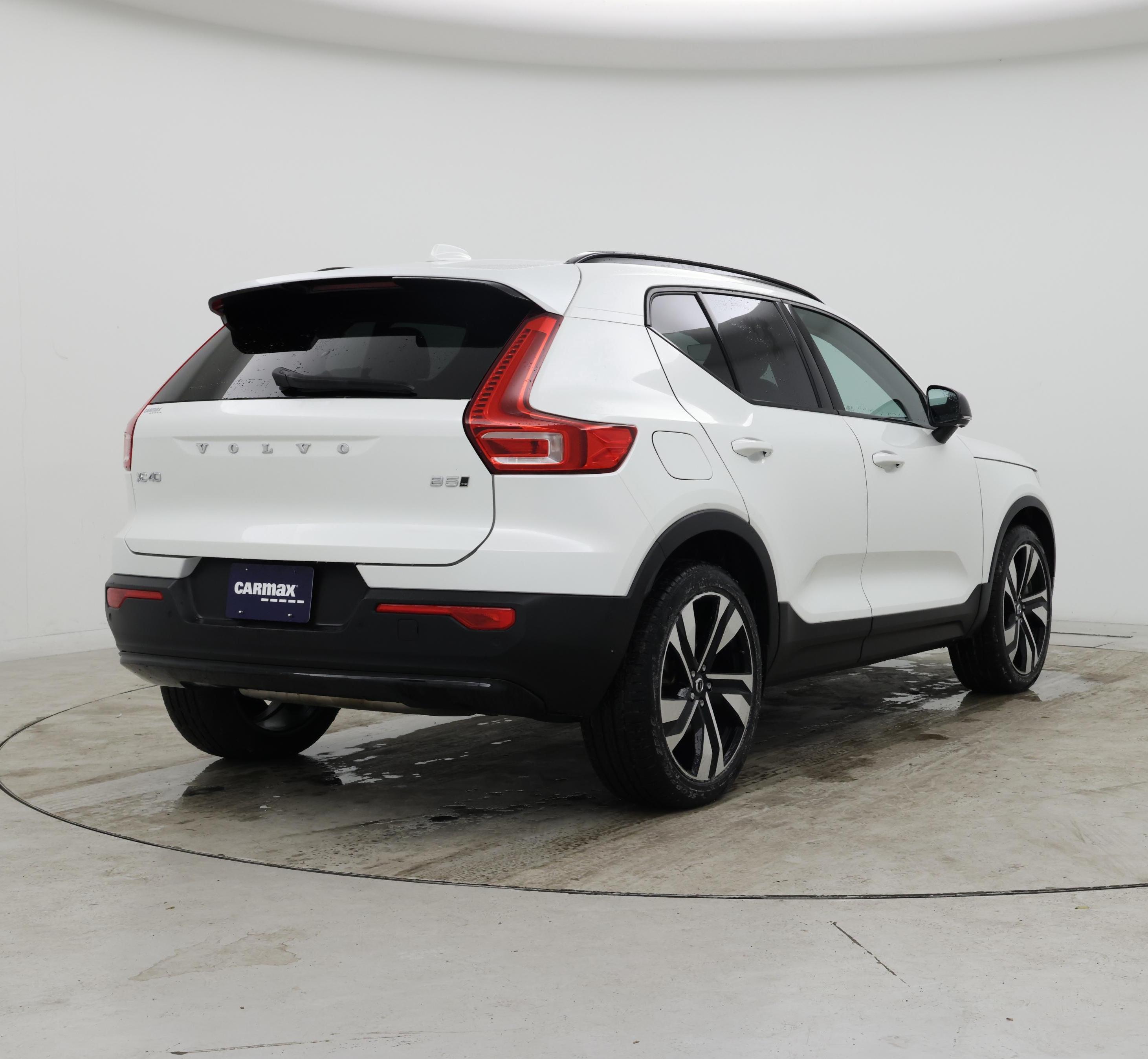 Thumbnail: 2023 Volvo XC40 - 8