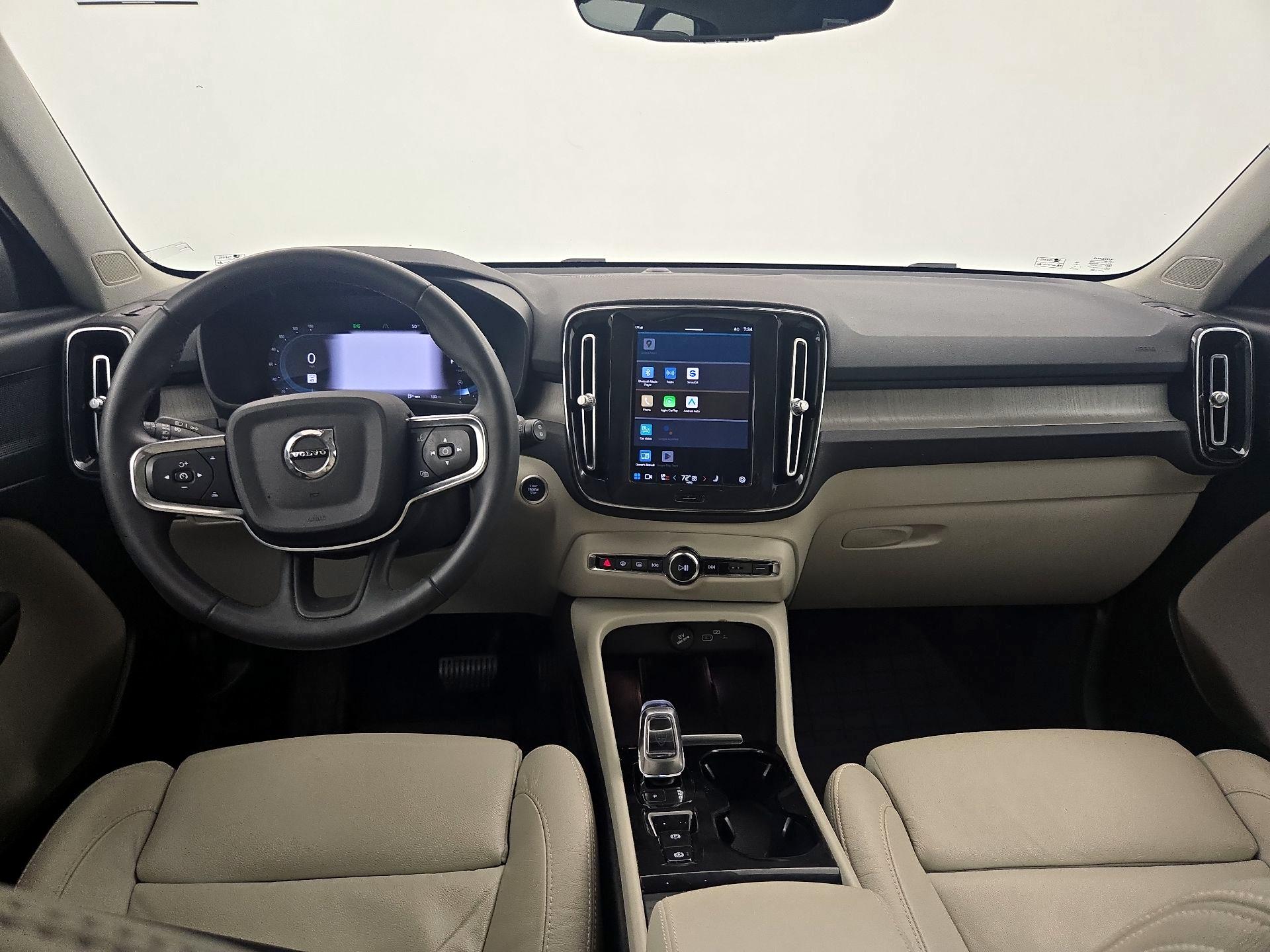 Thumbnail: 2023 Volvo XC40 - 9