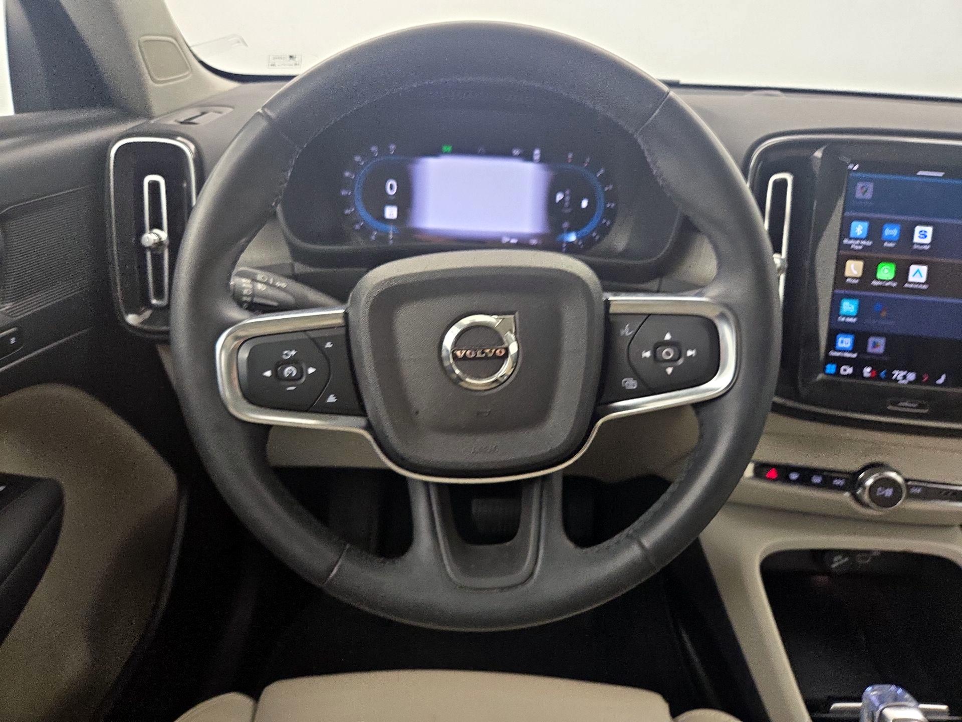 Thumbnail: 2023 Volvo XC40 - 10