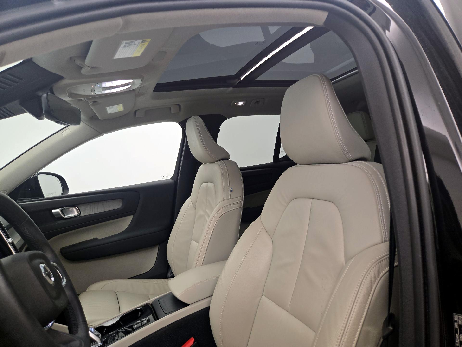 Thumbnail: 2023 Volvo XC40 - 18