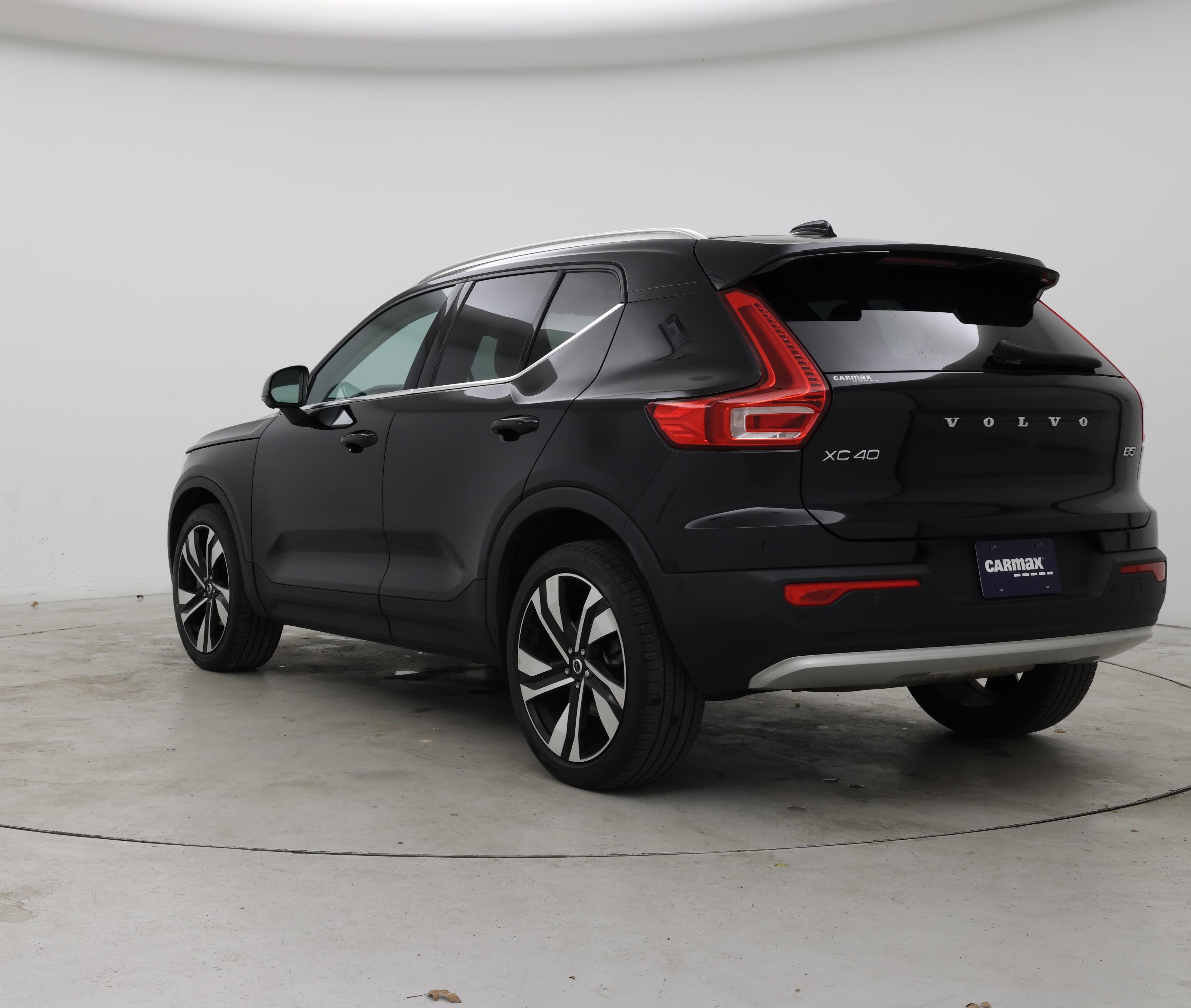 Thumbnail: 2023 Volvo XC40 - 2