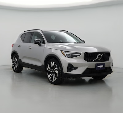 2023 Volvo XC40 B5 Plus Dark Theme