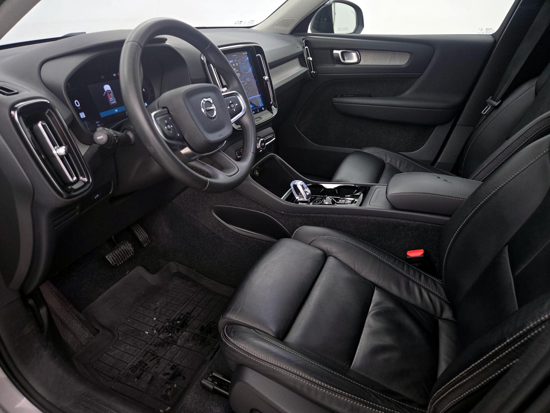 Thumbnail: 2023 Volvo XC40 - 11