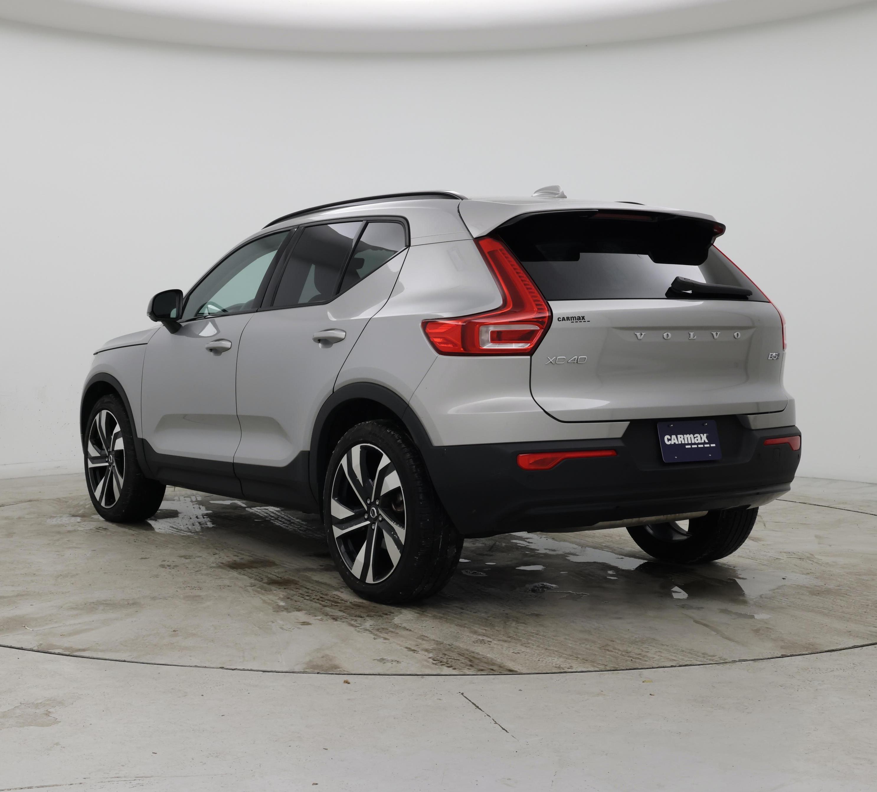 Thumbnail: 2023 Volvo XC40 - 2