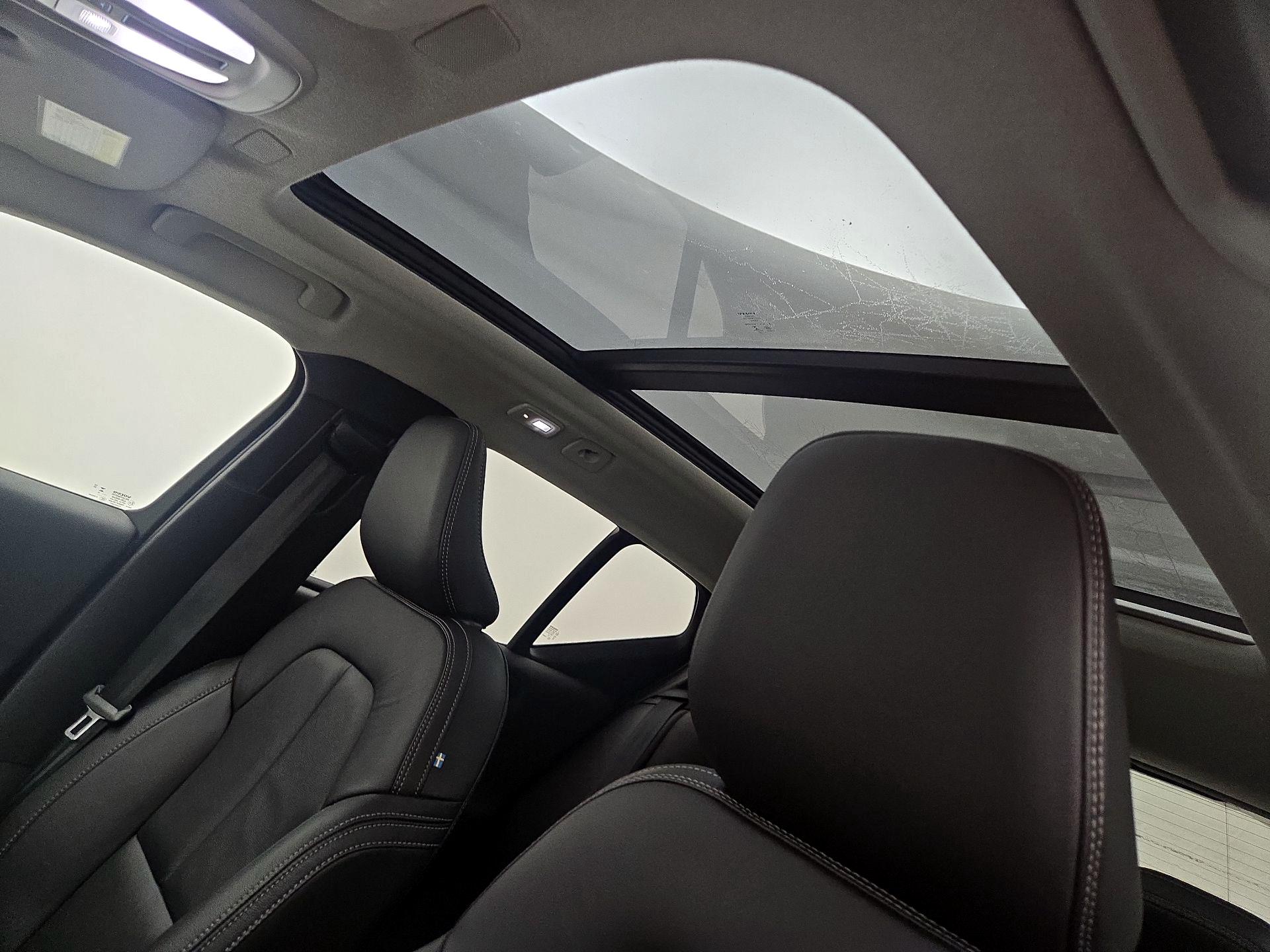 Thumbnail: 2023 Volvo XC40 - 20