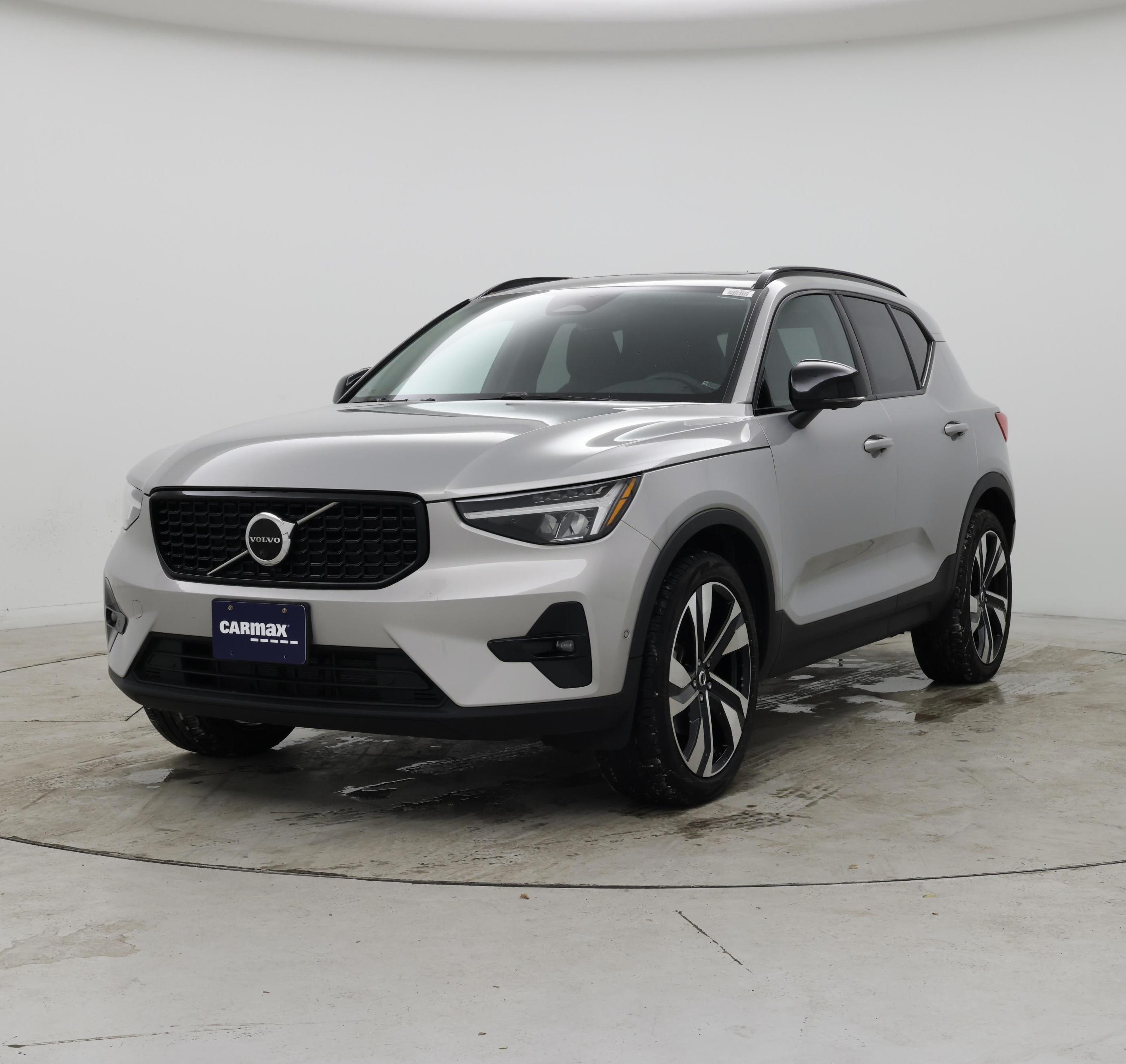 Thumbnail: 2023 Volvo XC40 - 4