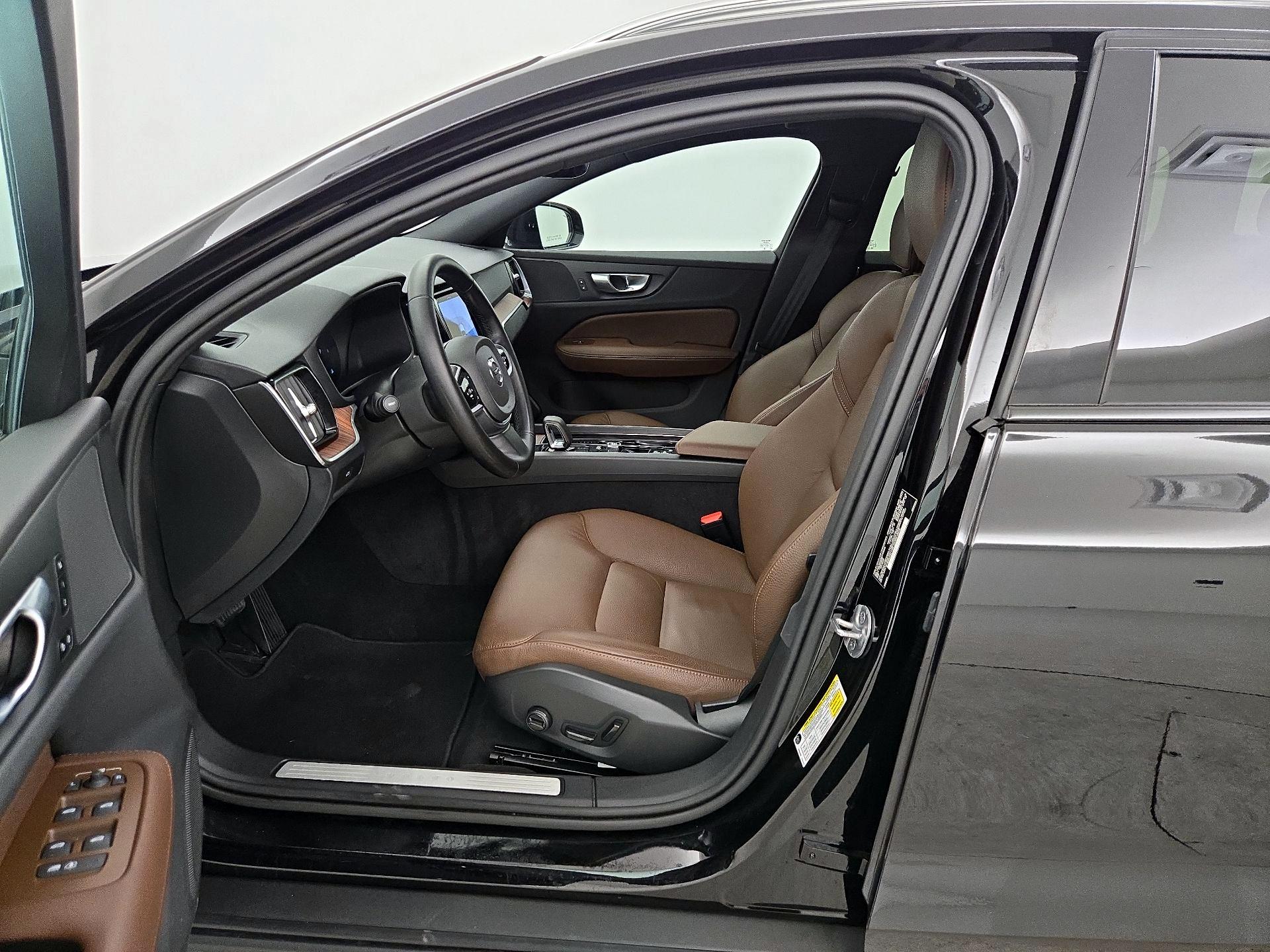 Thumbnail: 2025 Volvo S60 - 11