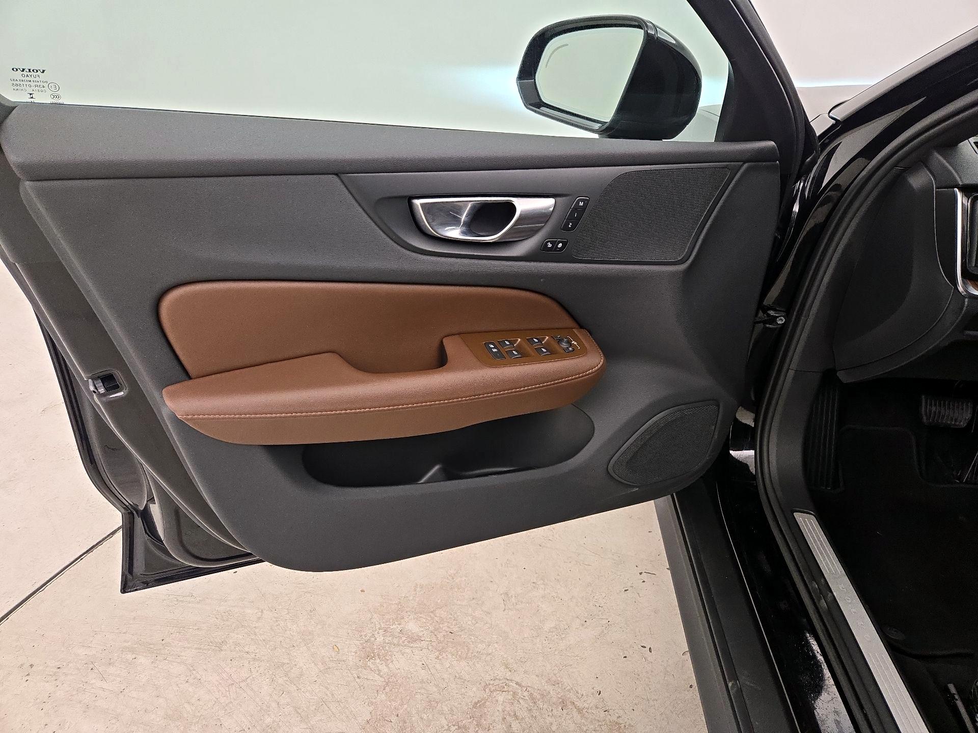 Thumbnail: 2025 Volvo S60 - 12