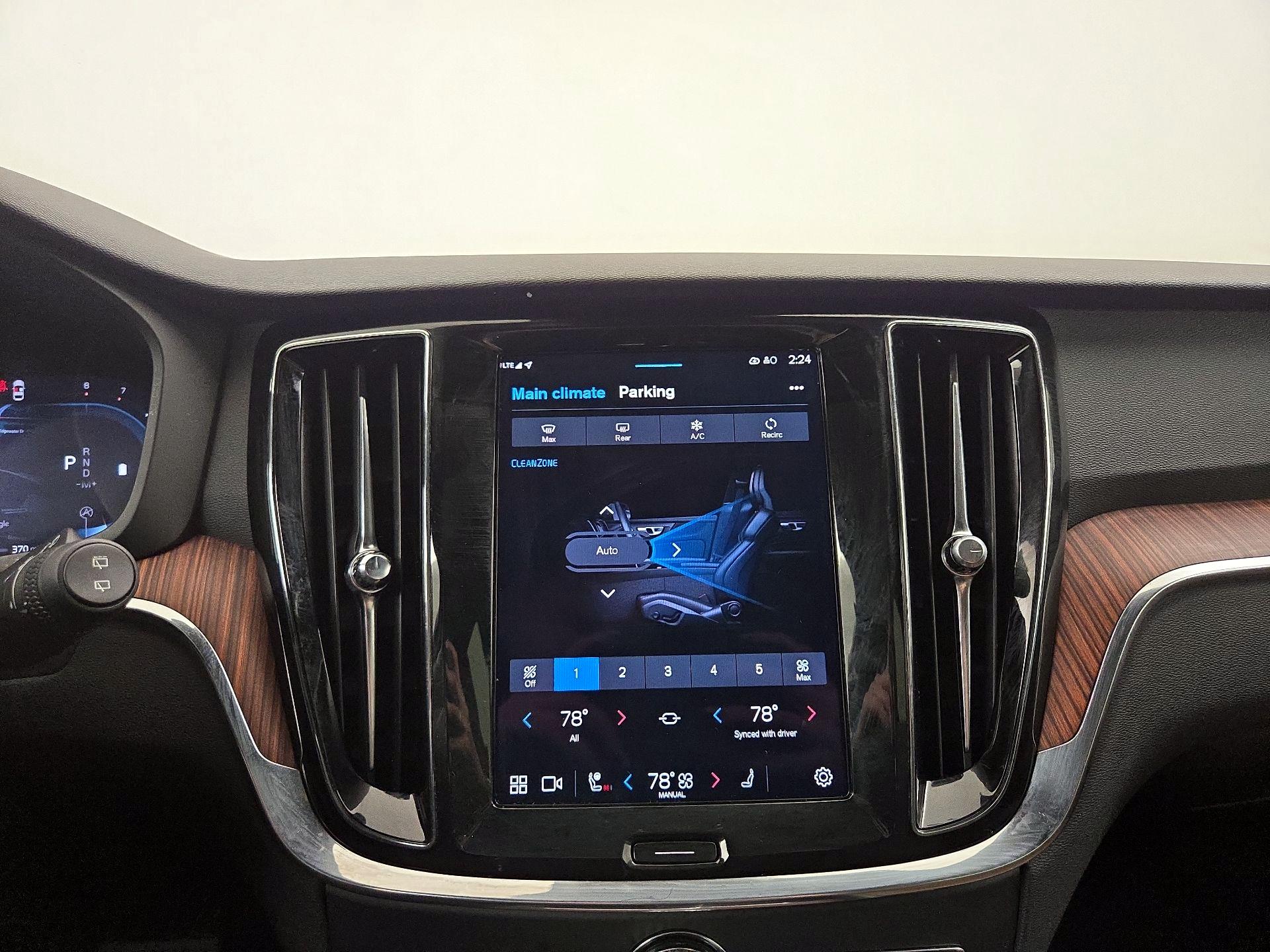 Thumbnail: 2025 Volvo S60 - 17