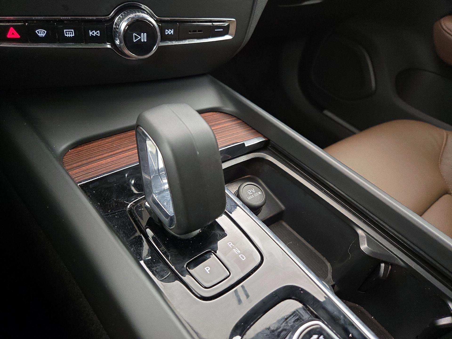 Thumbnail: 2025 Volvo S60 - 18