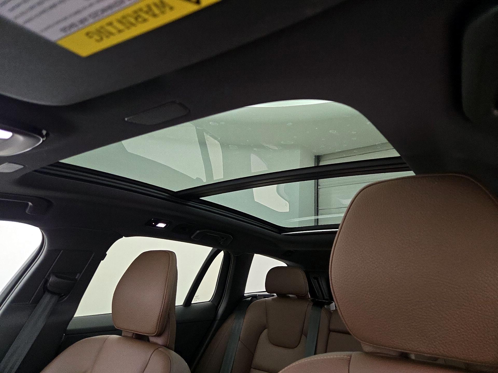 Thumbnail: 2025 Volvo S60 - 20