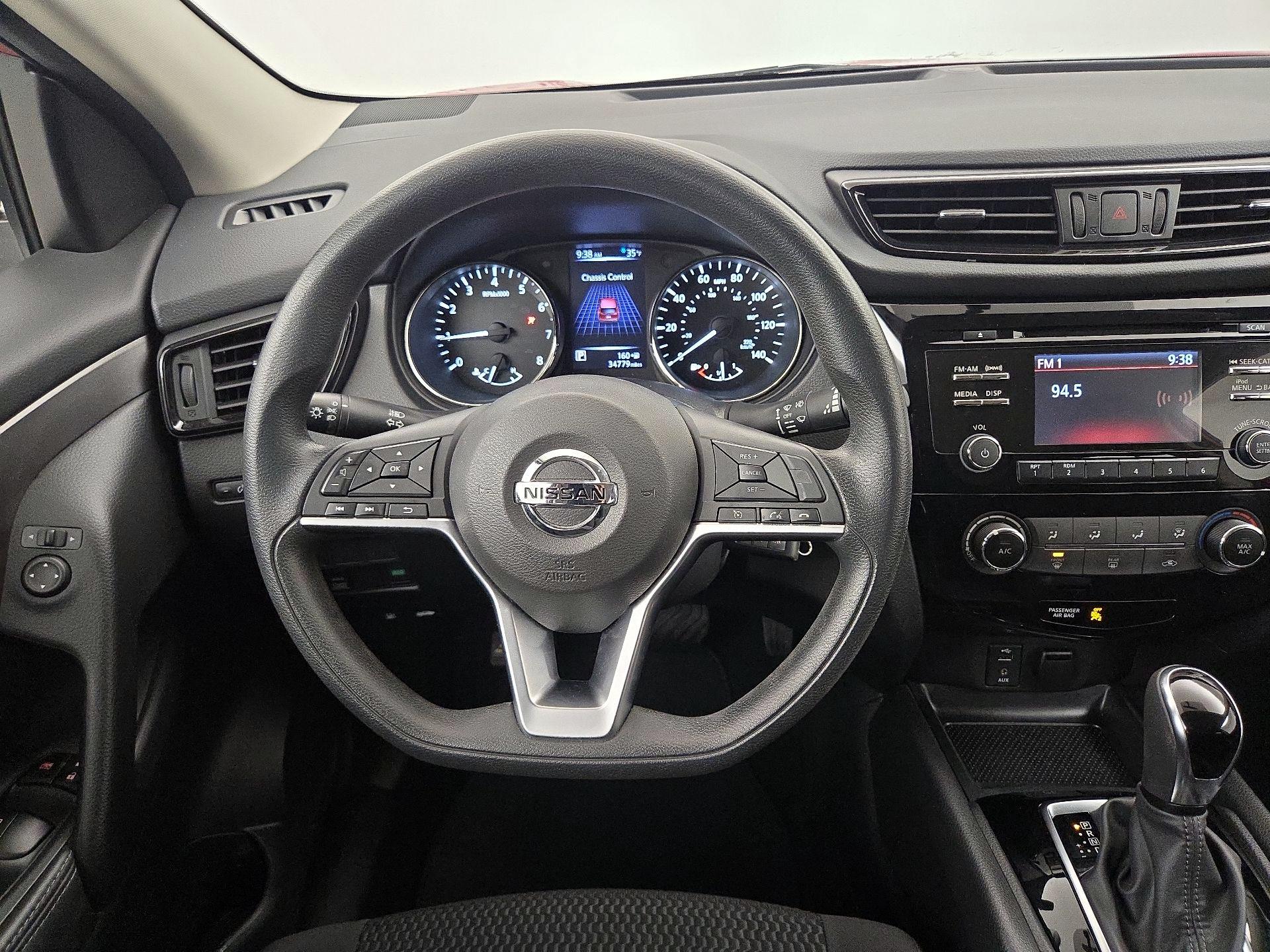 Thumbnail: 2017 Nissan Rogue Sport - 10