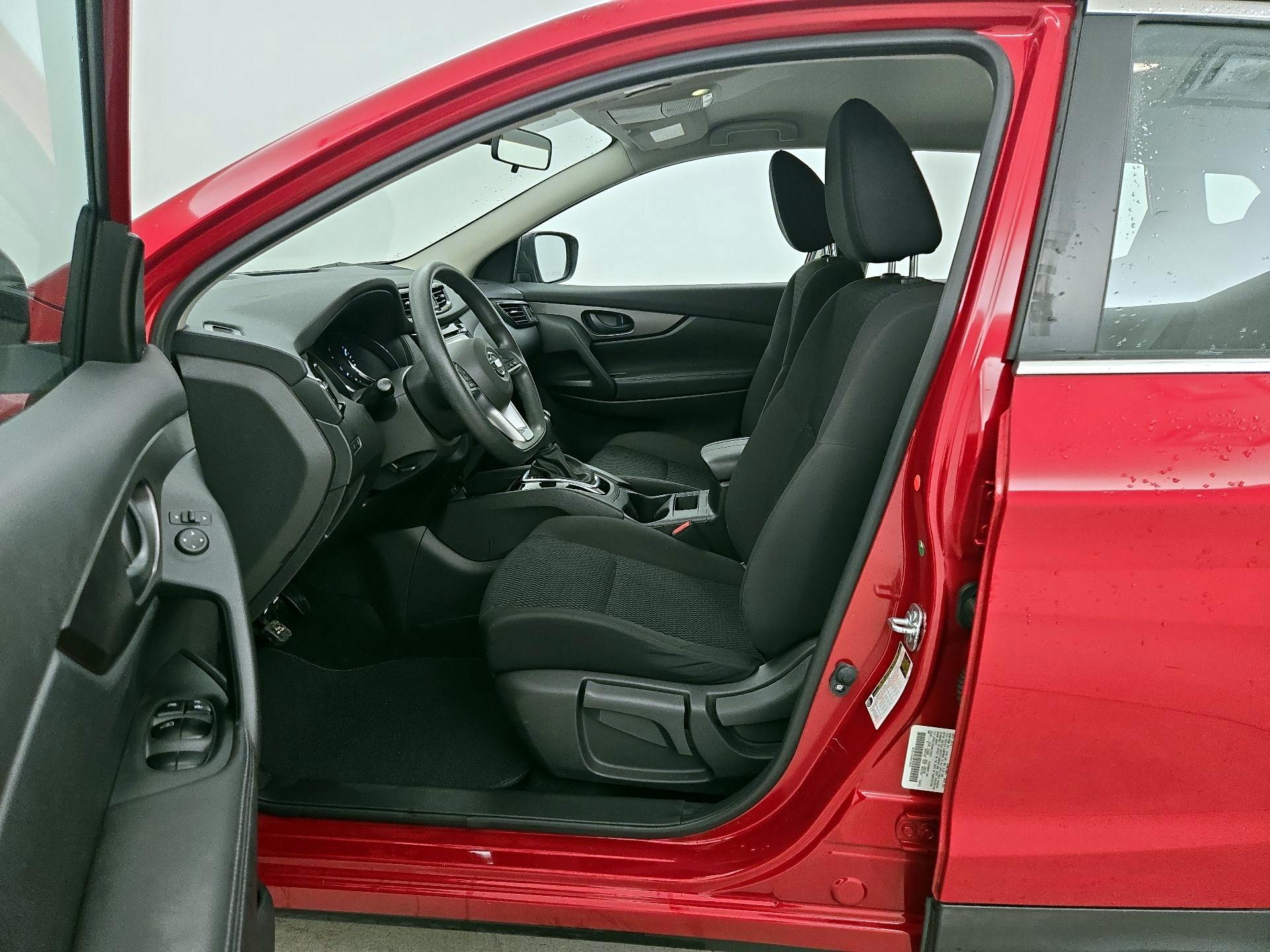 Thumbnail: 2017 Nissan Rogue Sport - 11