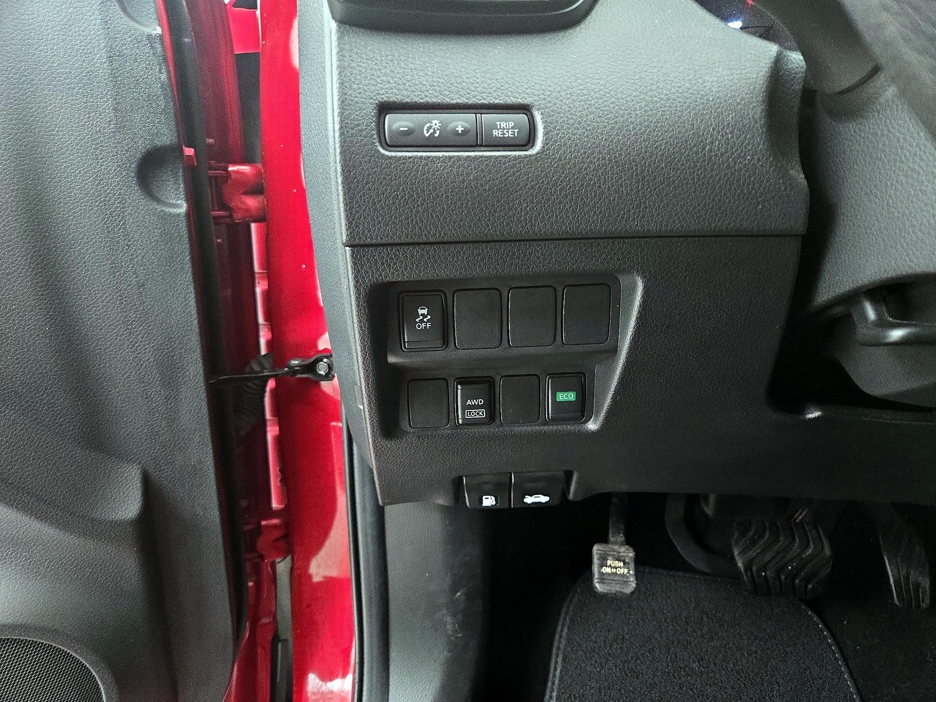 Thumbnail: 2017 Nissan Rogue Sport - 13