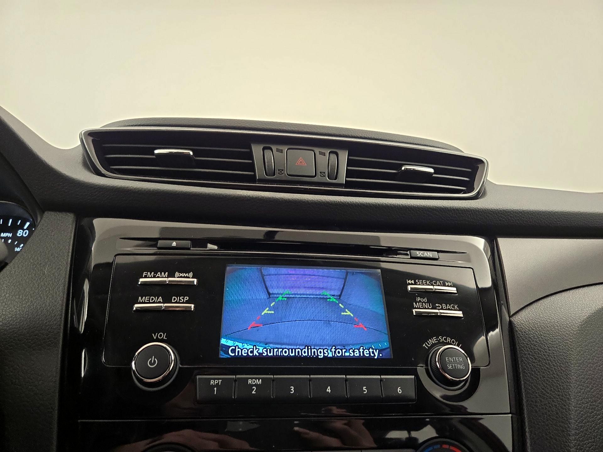 Thumbnail: 2017 Nissan Rogue Sport - 14