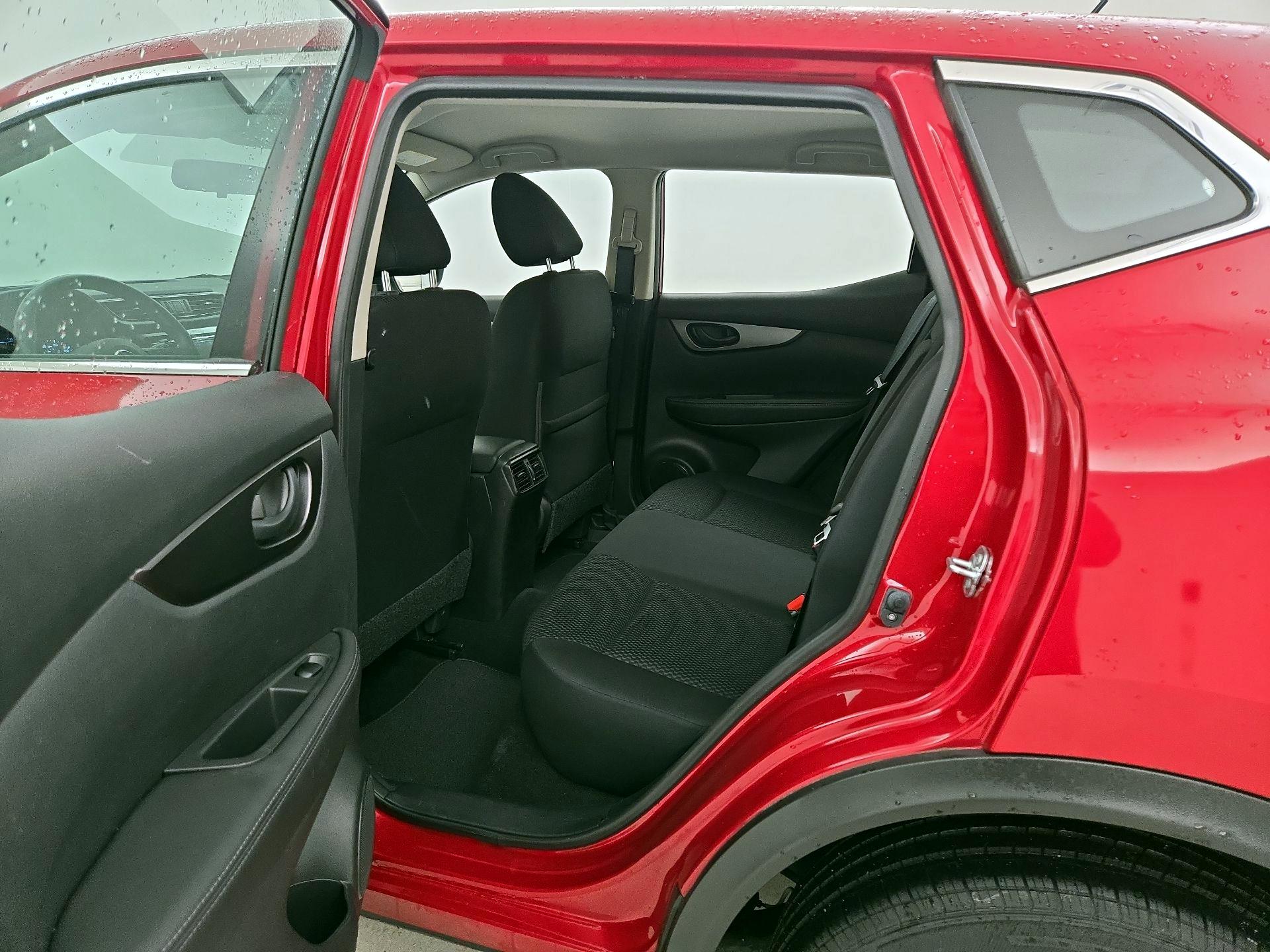 Thumbnail: 2017 Nissan Rogue Sport - 19