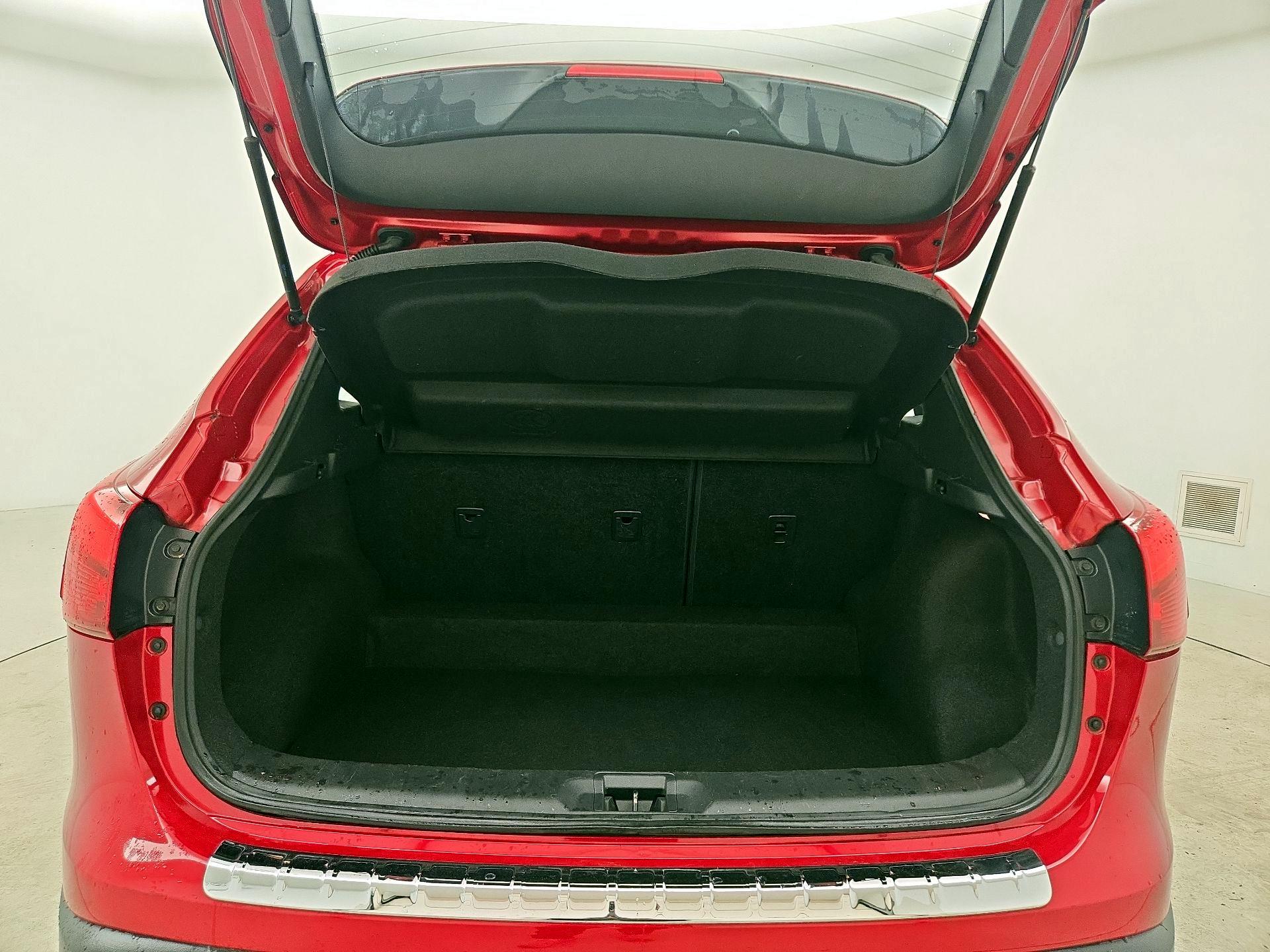 Thumbnail: 2017 Nissan Rogue Sport - 20