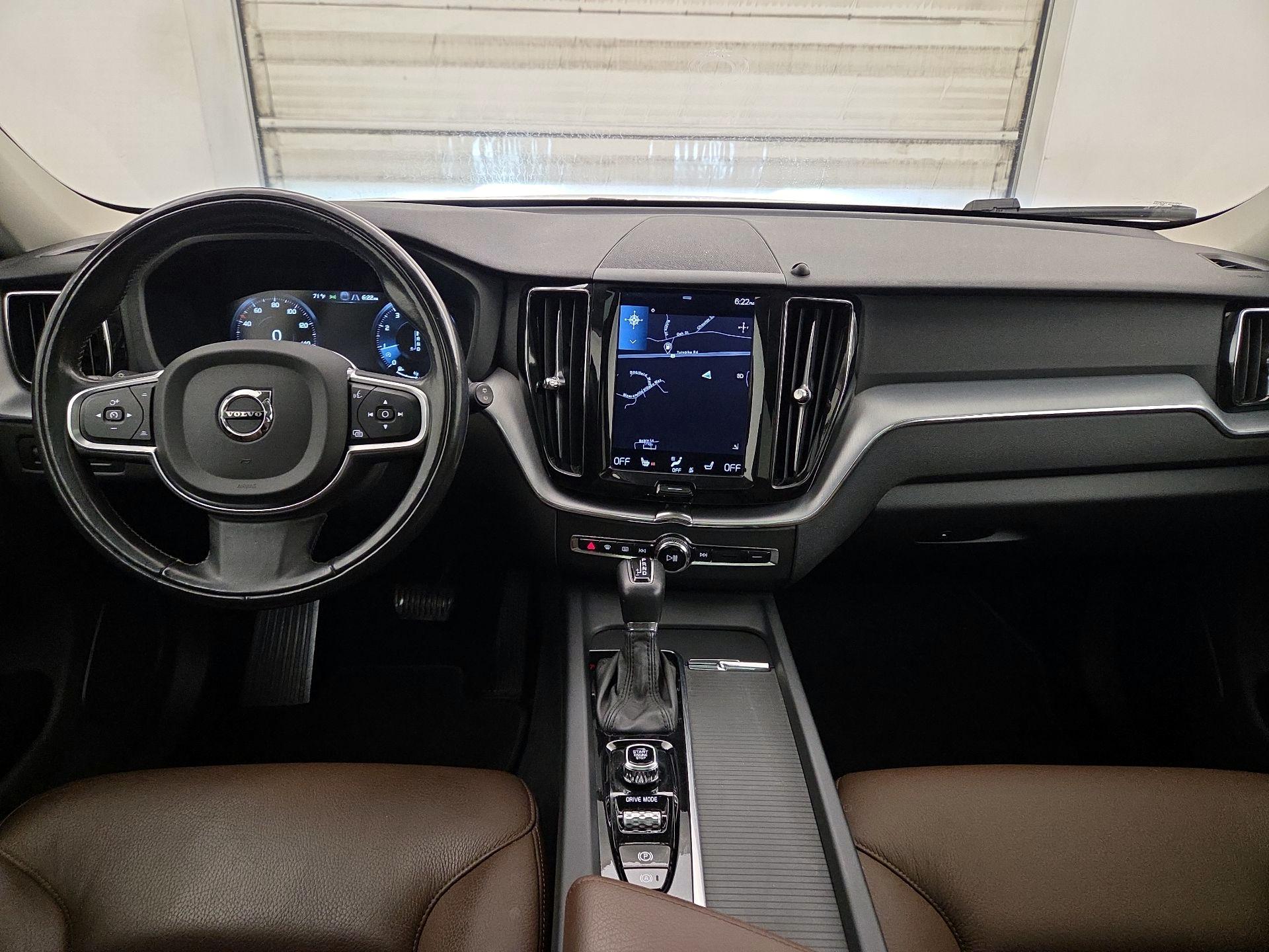 Thumbnail: 2018 Volvo XC60 - 9