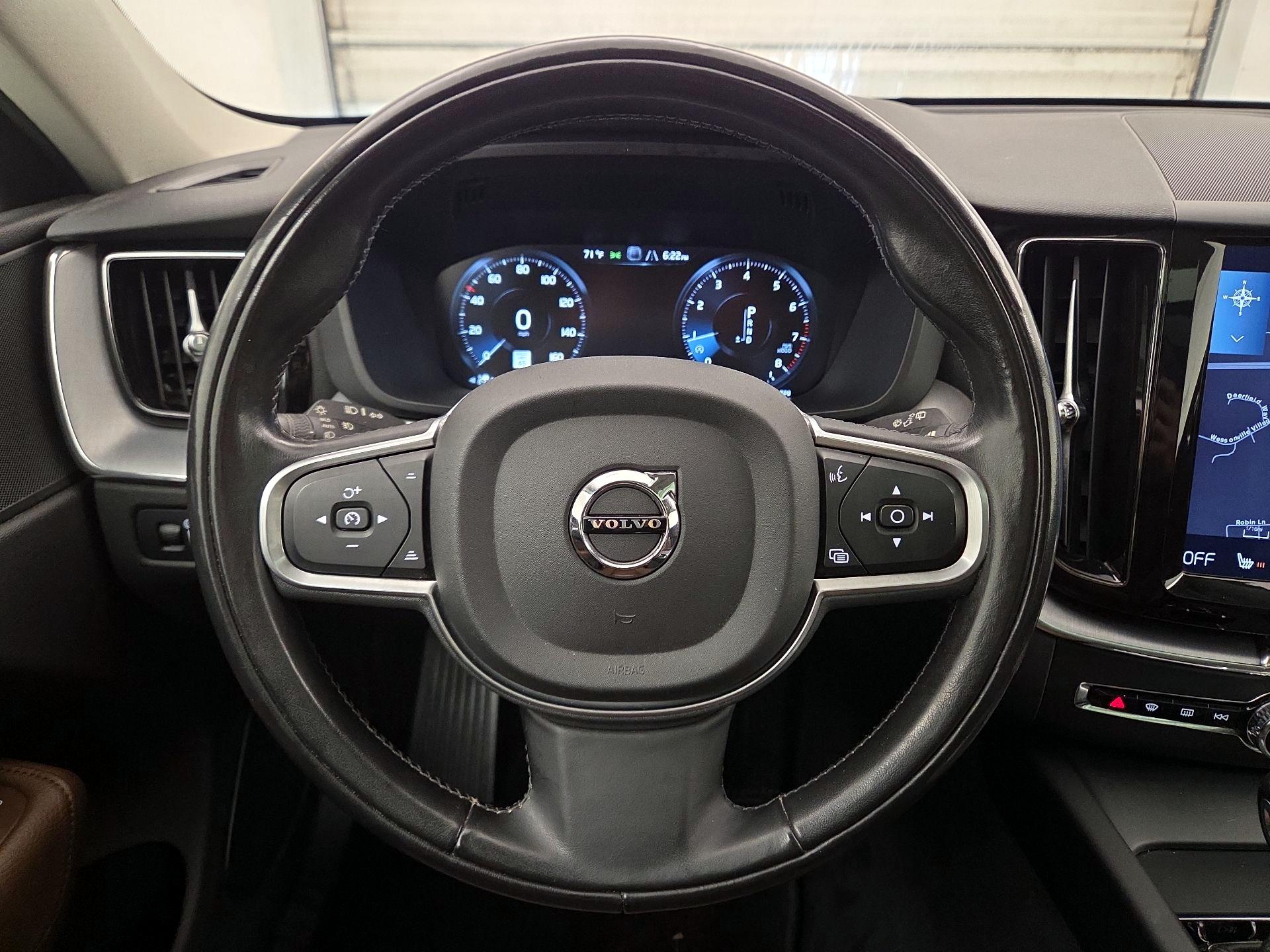 Thumbnail: 2018 Volvo XC60 - 10