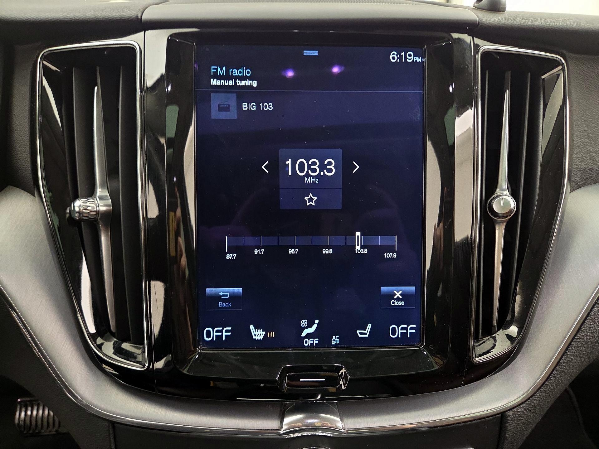 Thumbnail: 2018 Volvo XC60 - 16