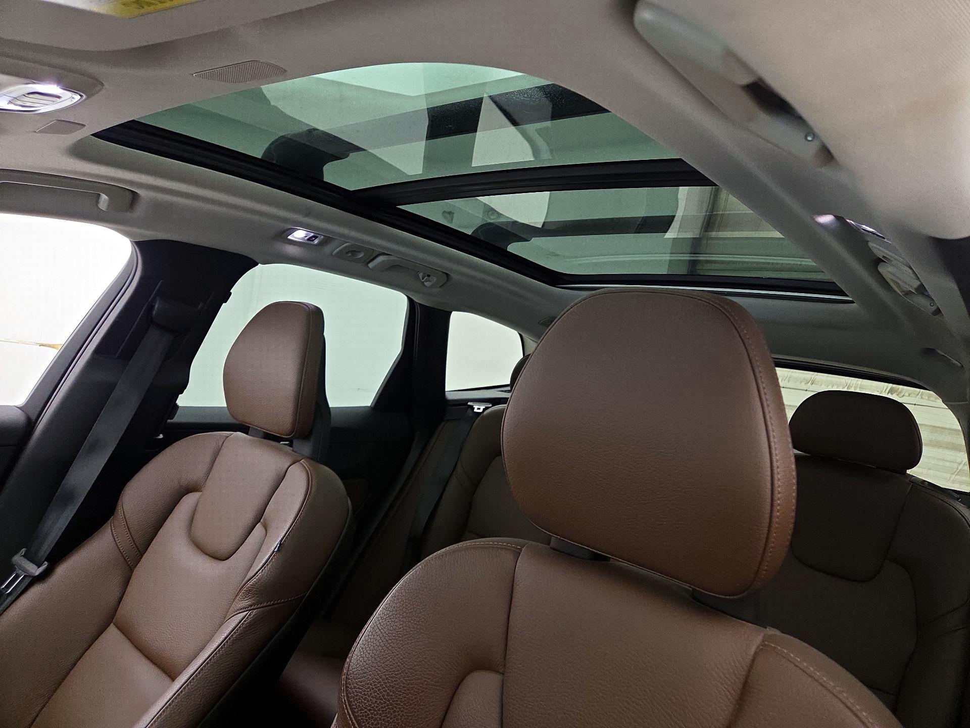 Thumbnail: 2018 Volvo XC60 - 20