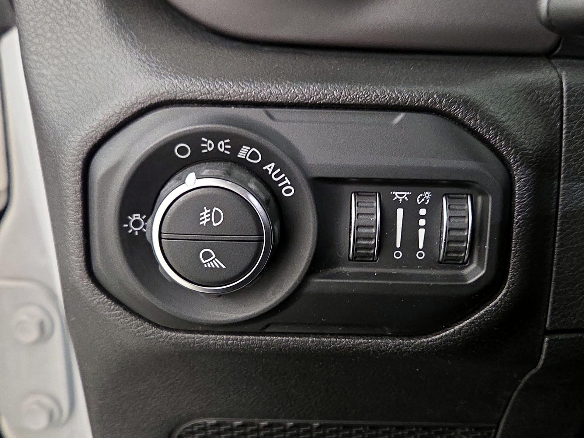 Thumbnail: 2020 Jeep Gladiator - 13