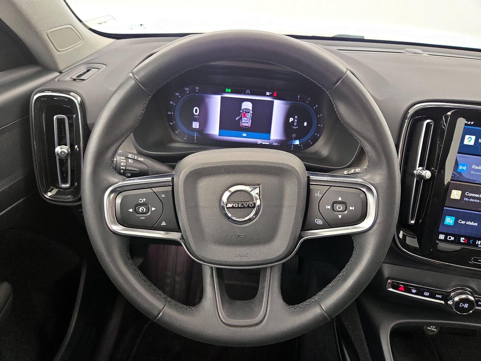 Thumbnail: 2023 Volvo XC40 - 10