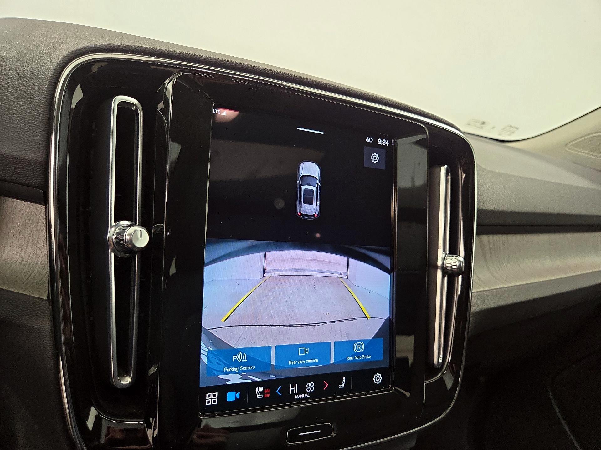 Thumbnail: 2023 Volvo XC40 - 14