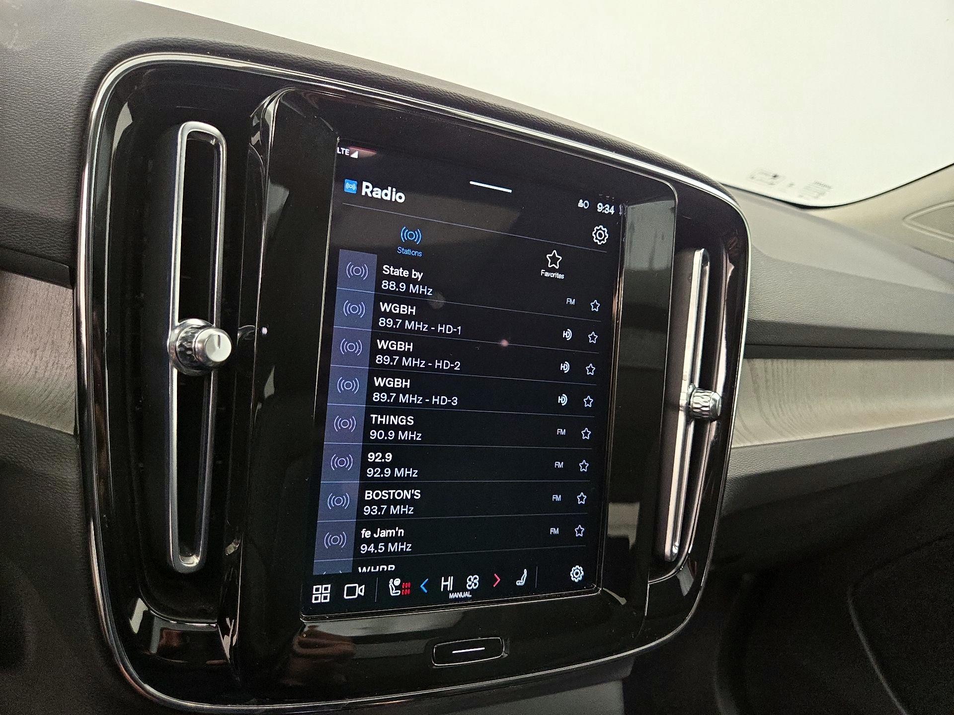 Thumbnail: 2023 Volvo XC40 - 15