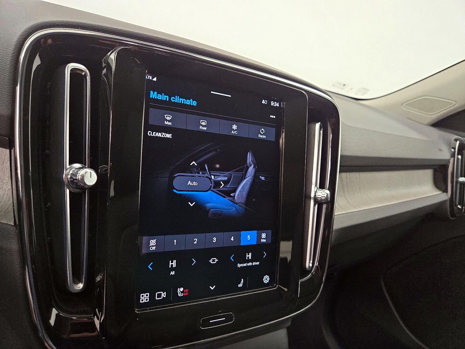 Thumbnail: 2023 Volvo XC40 - 16