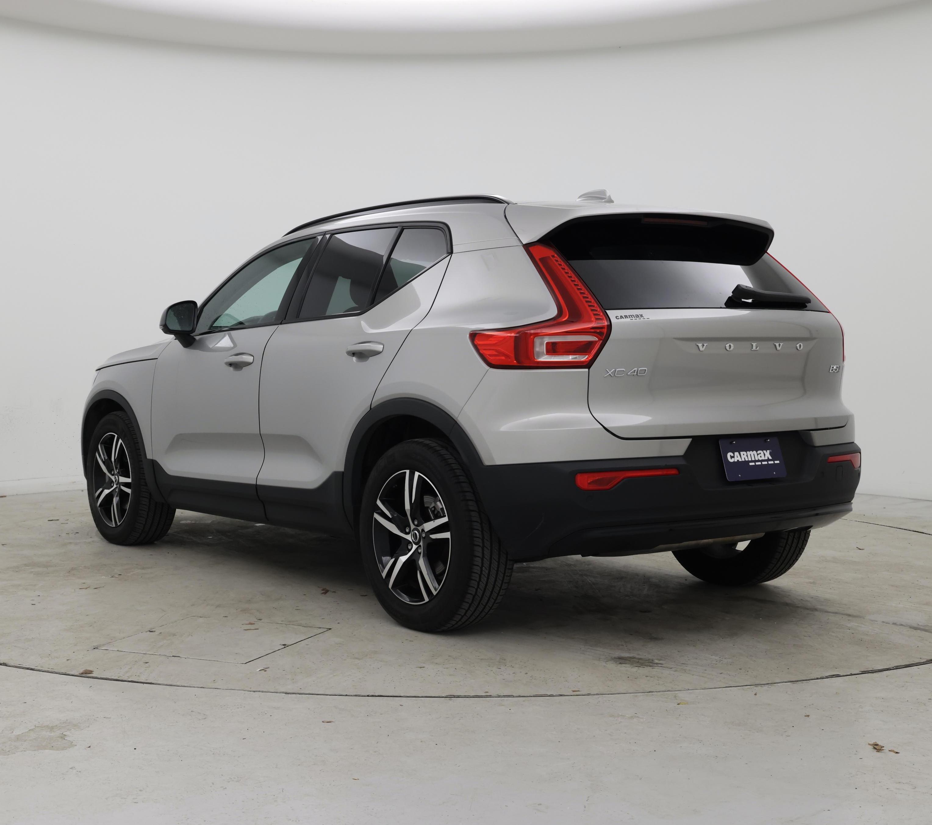 Thumbnail: 2023 Volvo XC40 - 2