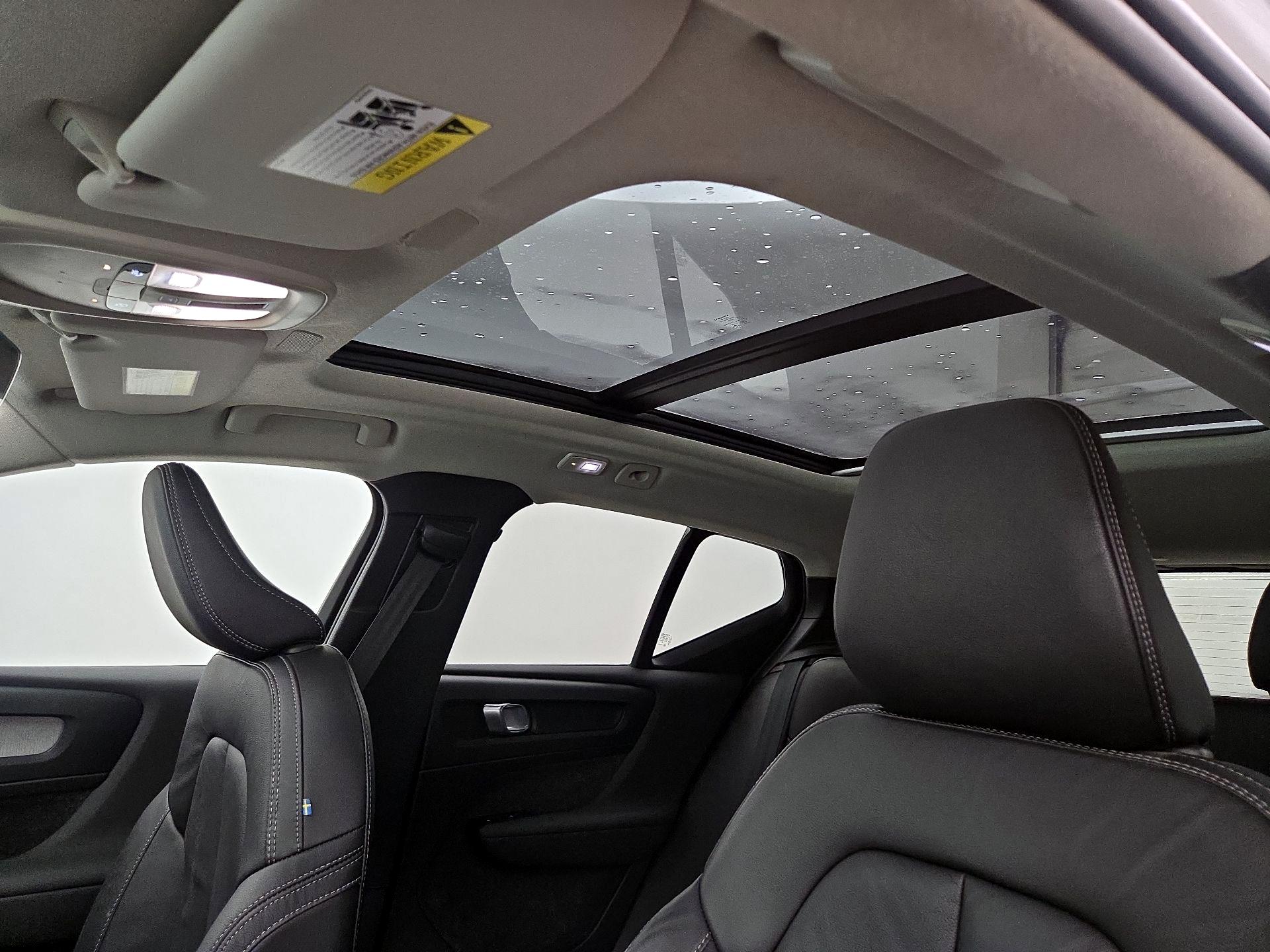 Thumbnail: 2023 Volvo XC40 - 19