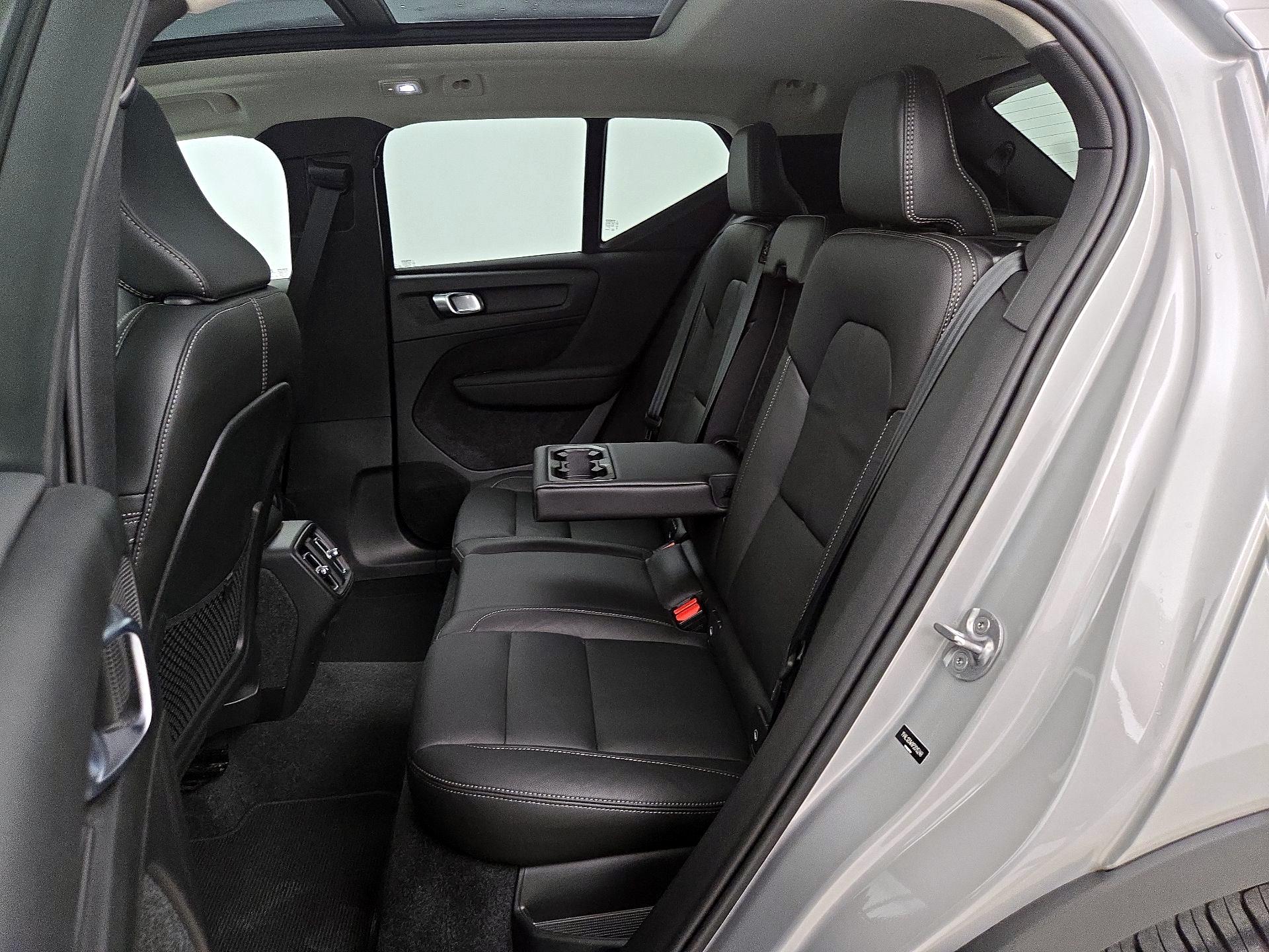 Thumbnail: 2023 Volvo XC40 - 20