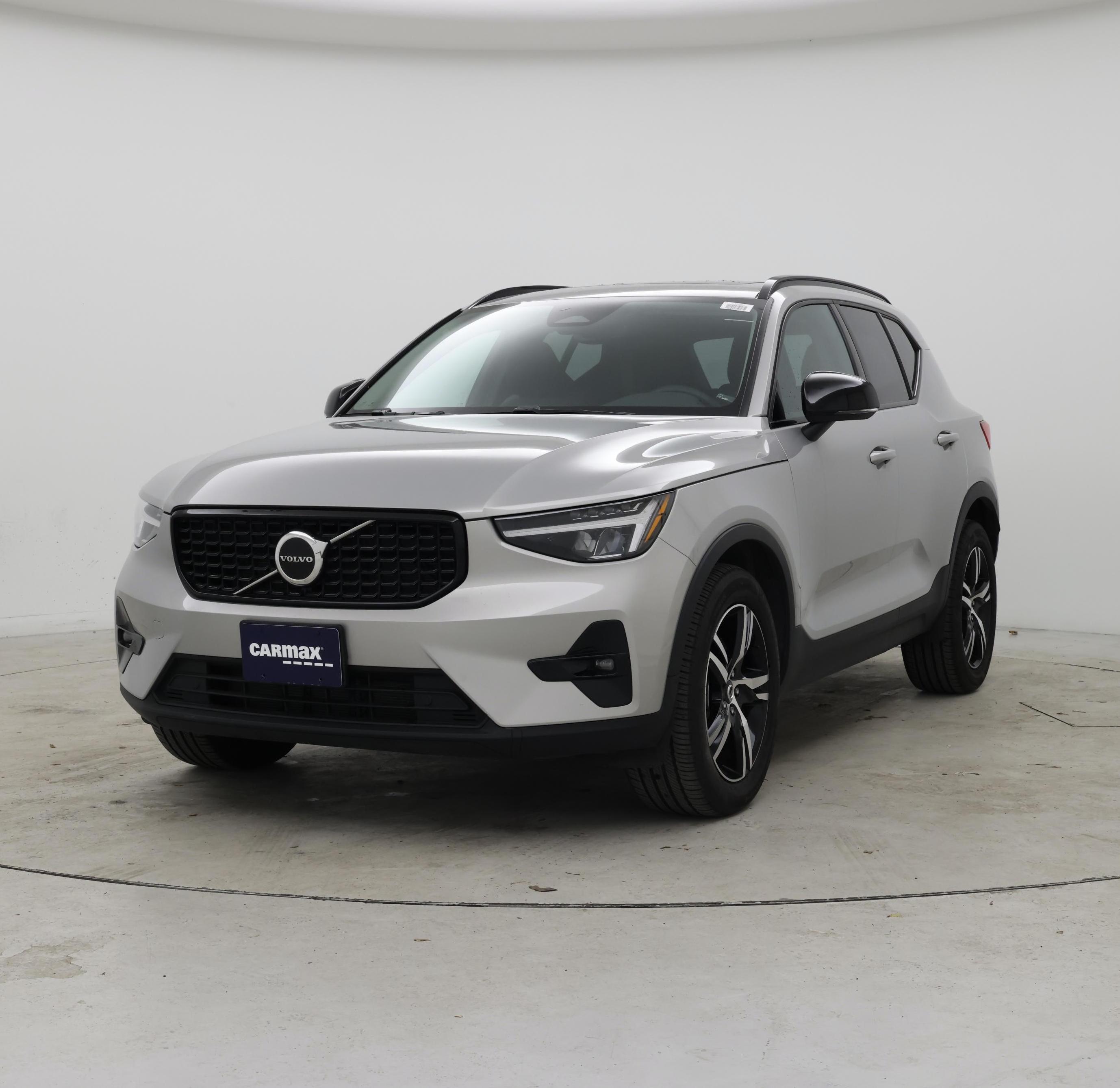 Thumbnail: 2023 Volvo XC40 - 4