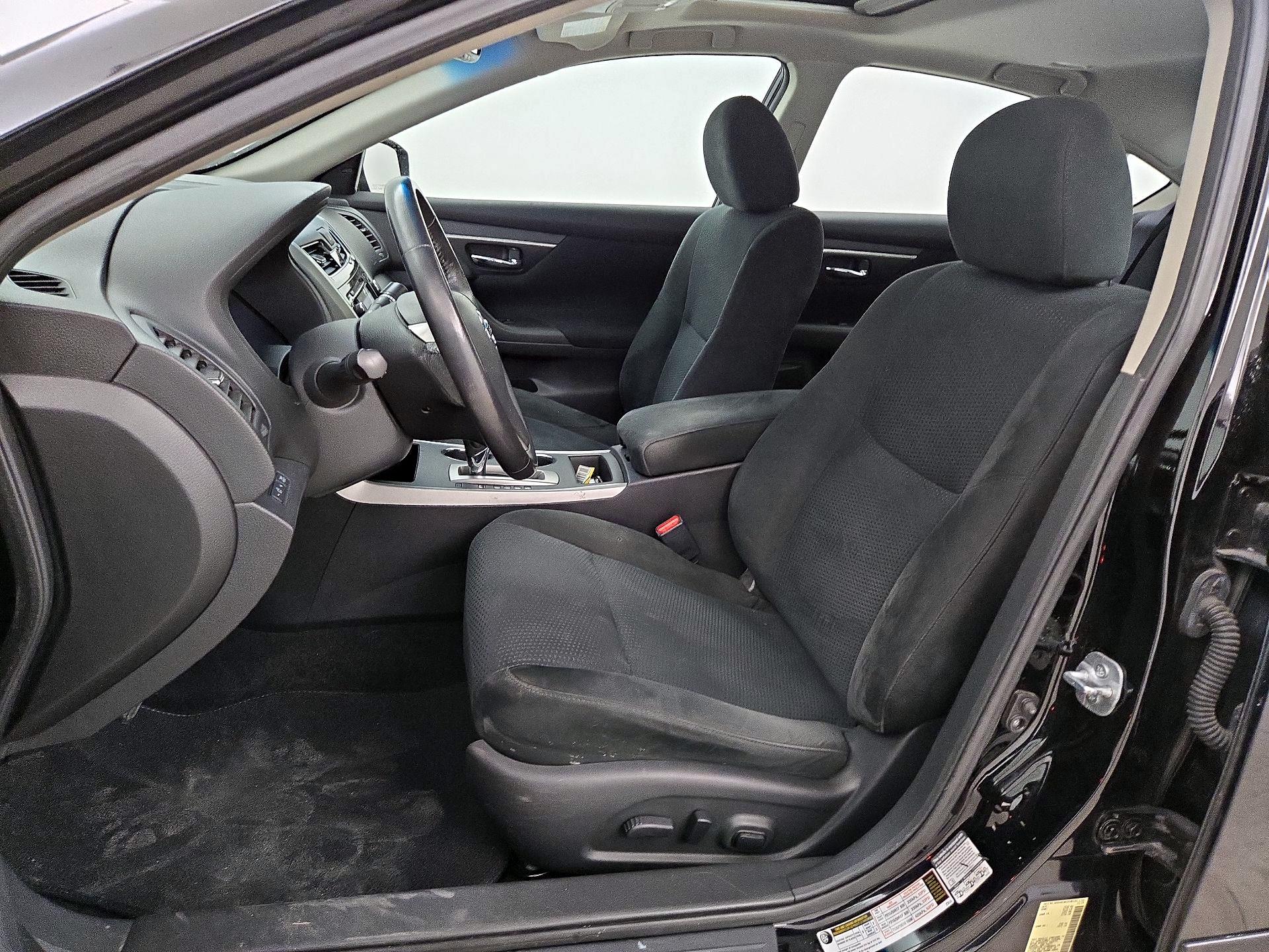 Thumbnail: 2015 Nissan Altima - 11