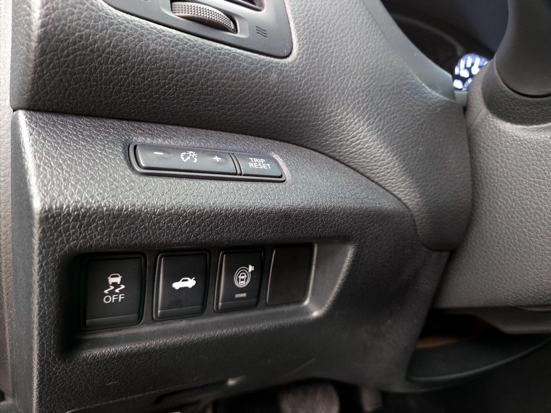 Thumbnail: 2015 Nissan Altima - 13