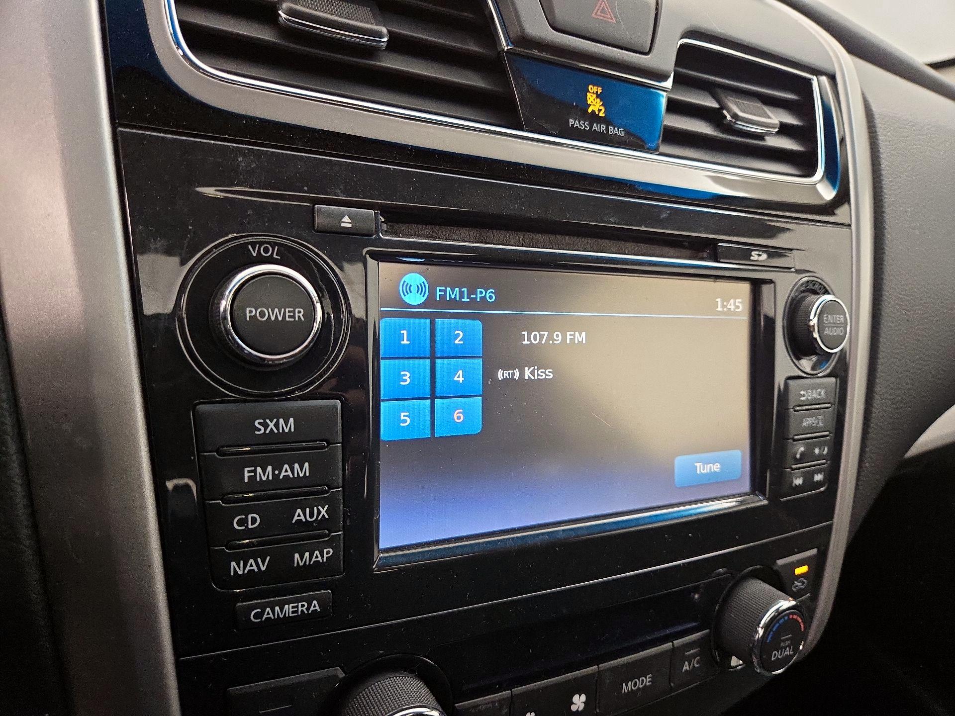 Thumbnail: 2015 Nissan Altima - 16