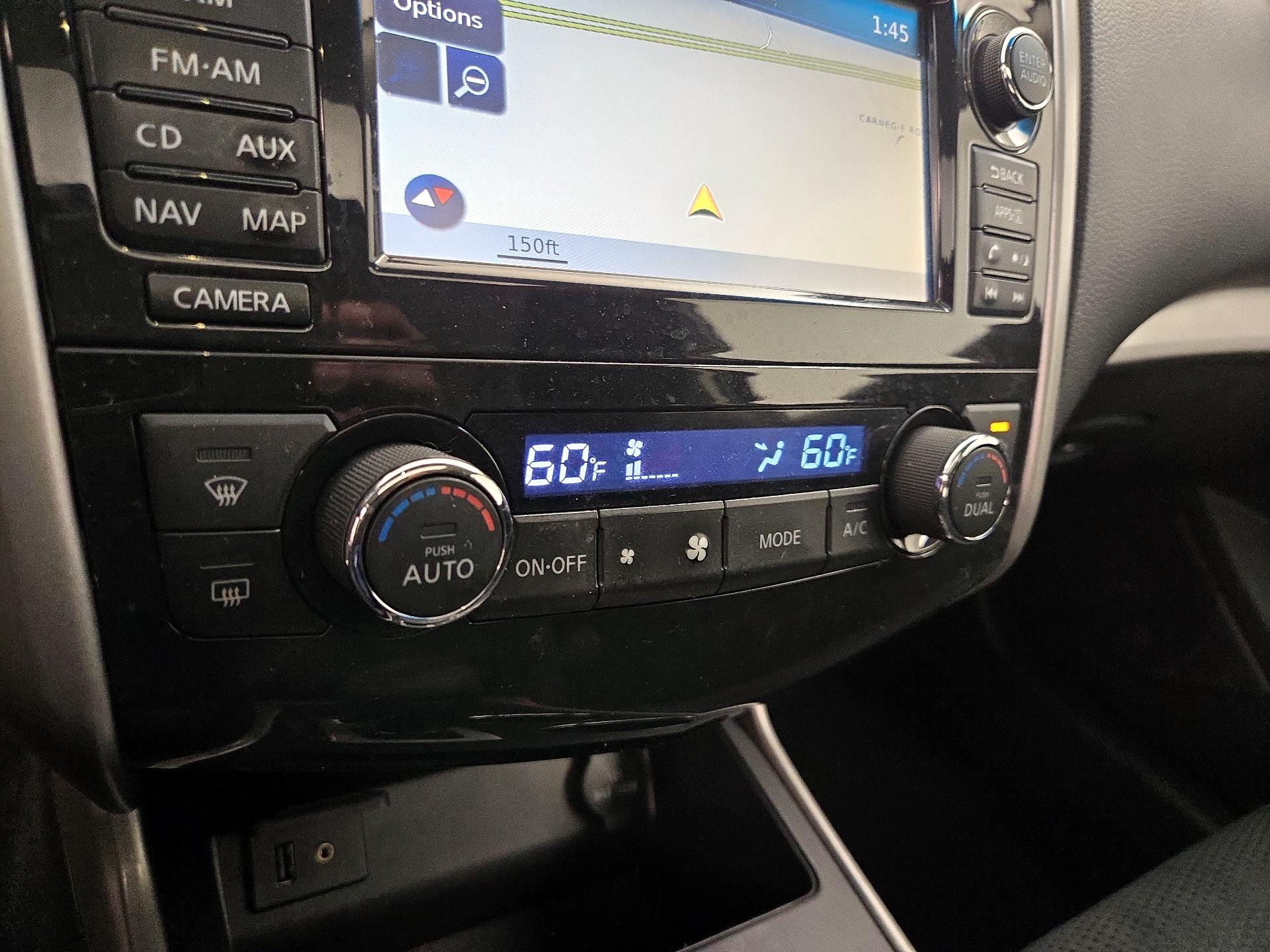 Thumbnail: 2015 Nissan Altima - 17