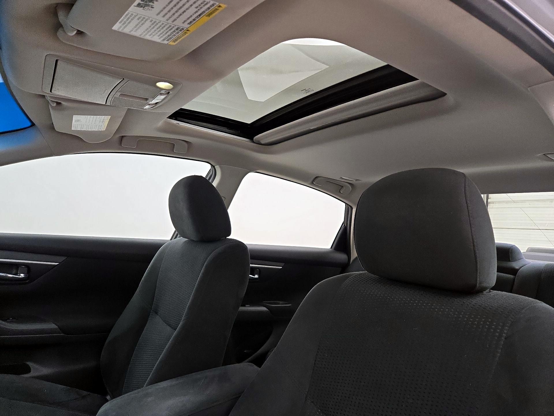 Thumbnail: 2015 Nissan Altima - 20