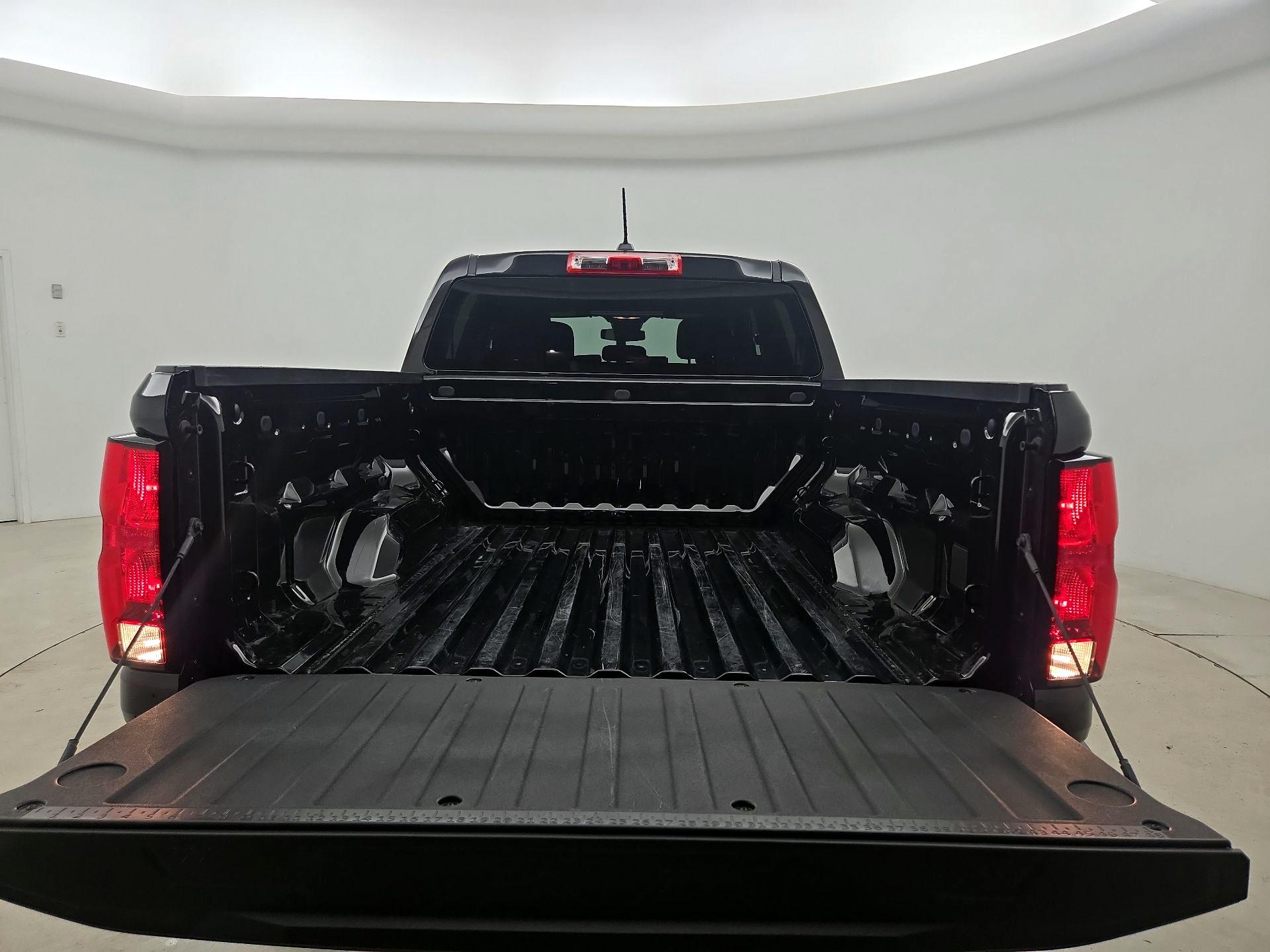 Thumbnail: 2024 Chevrolet Colorado - 20