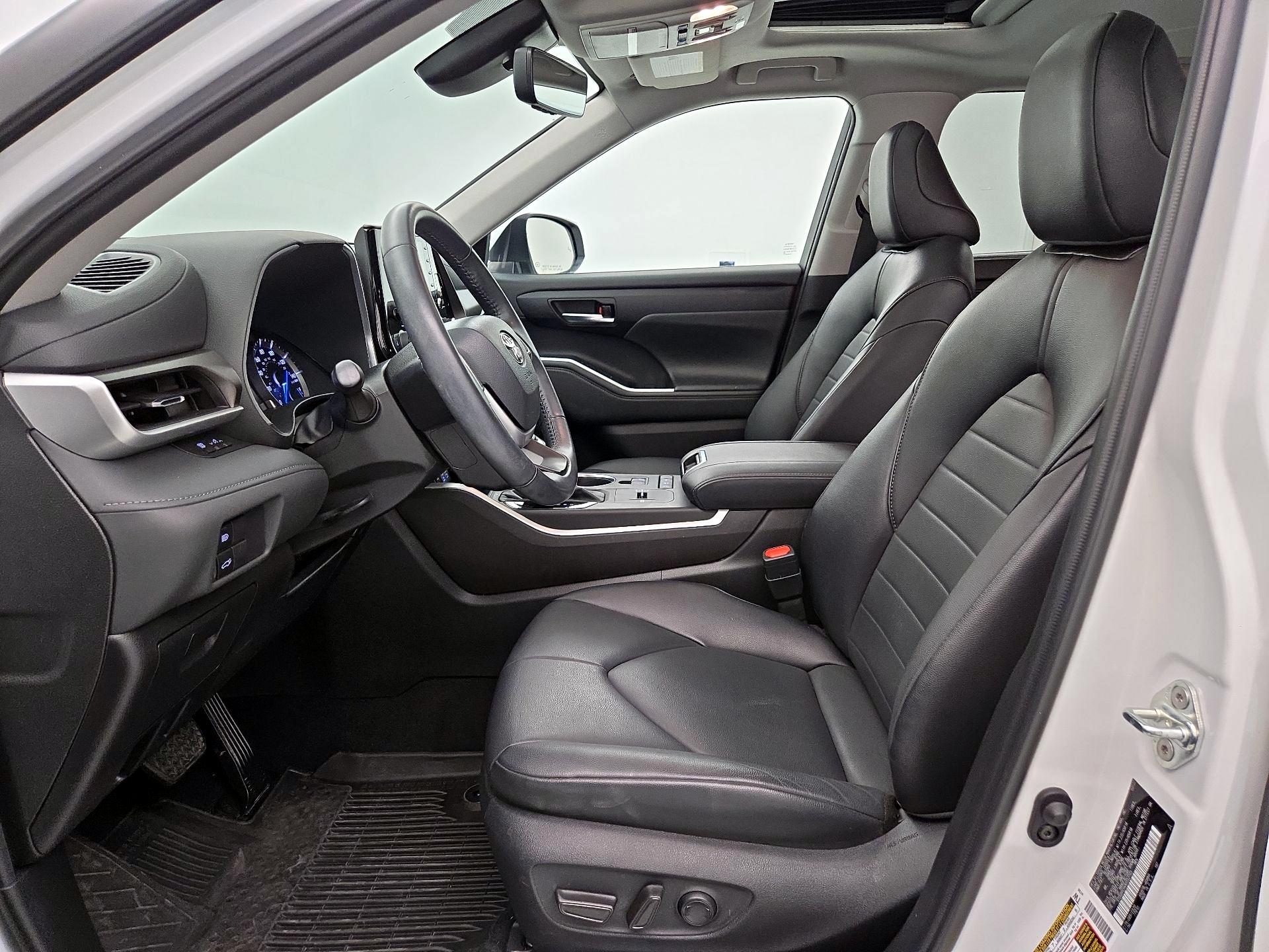 Thumbnail: 2022 Toyota Highlander - 11