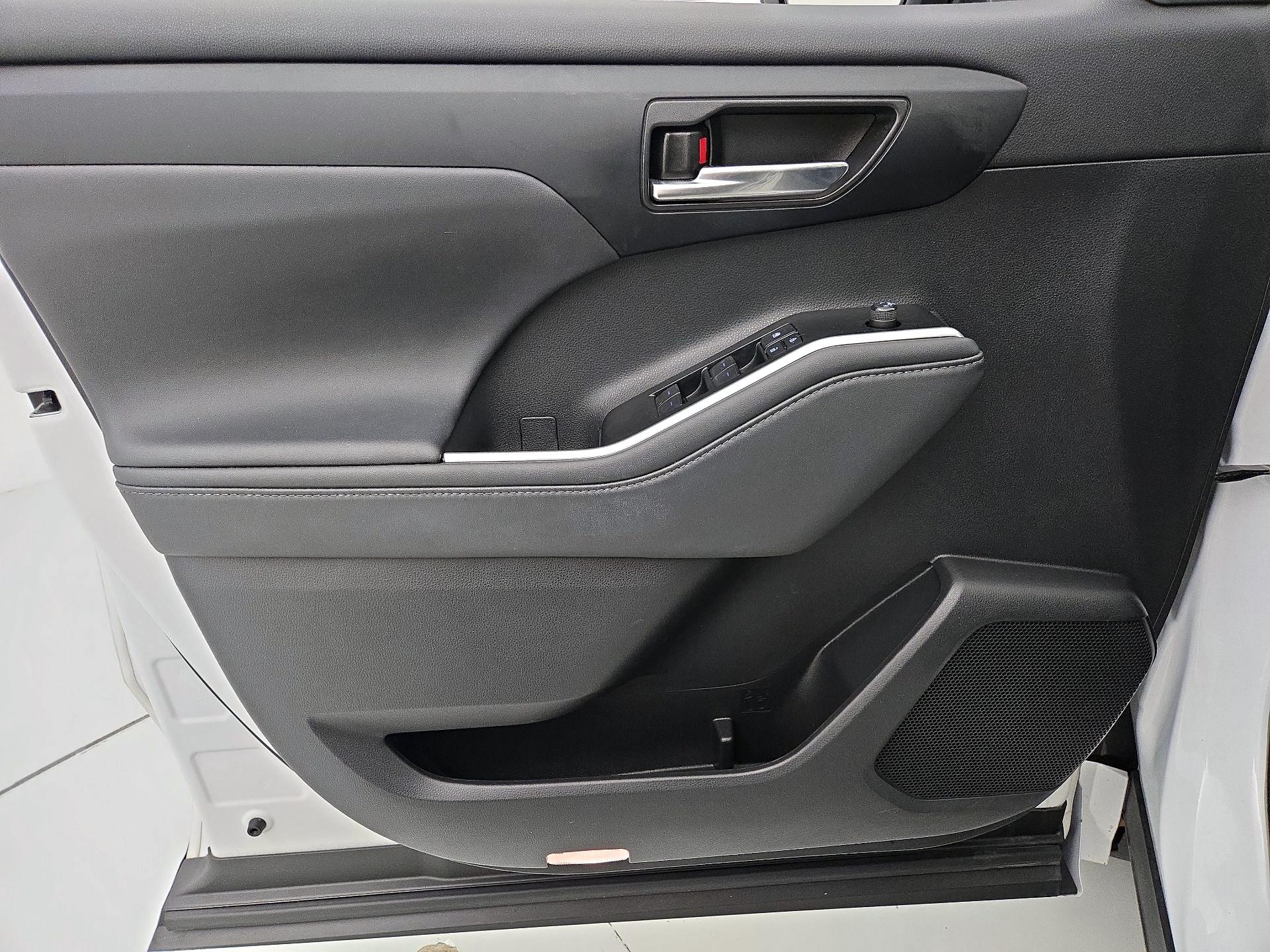 Thumbnail: 2022 Toyota Highlander - 12