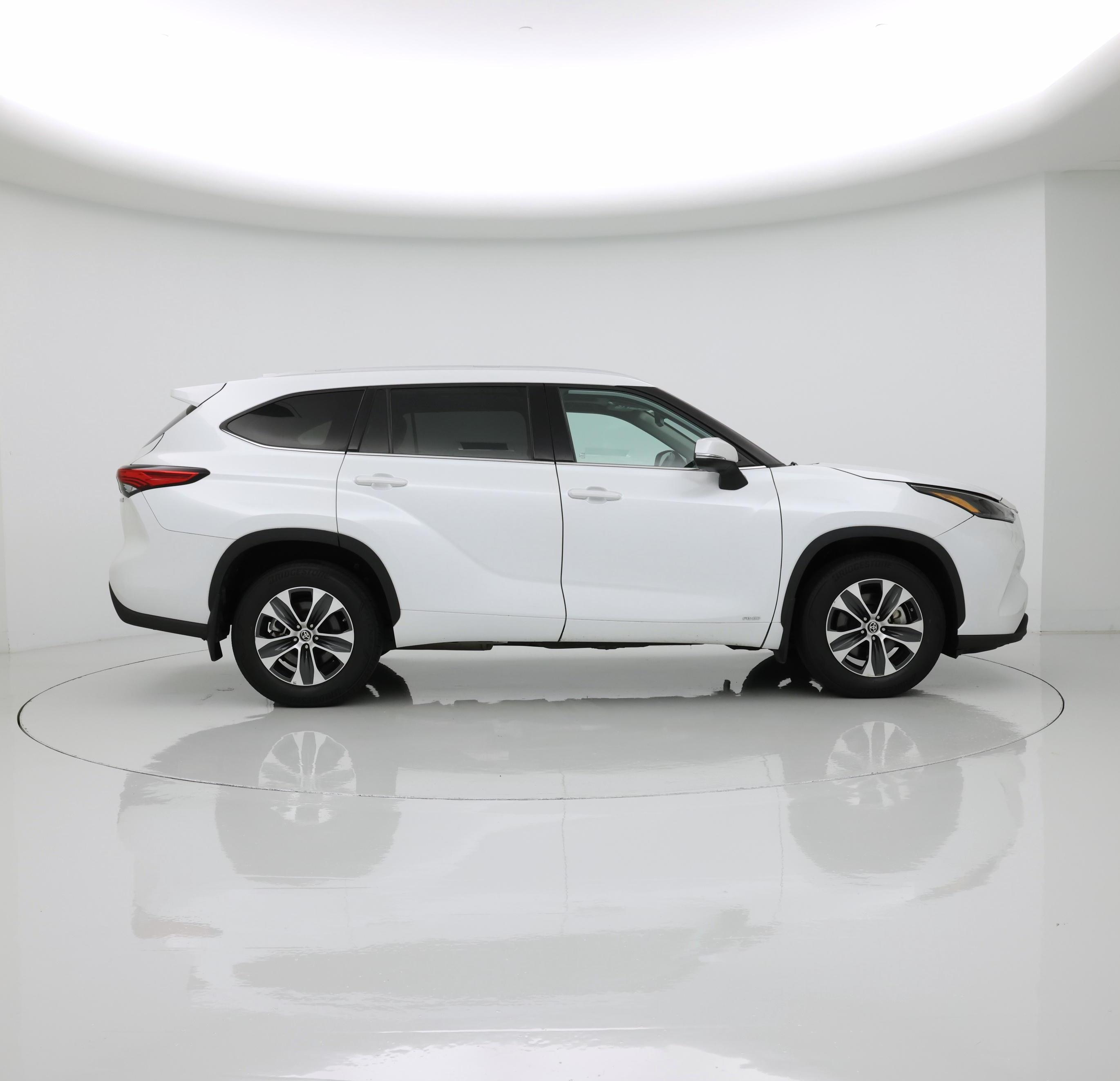 Thumbnail: 2022 Toyota Highlander - 7